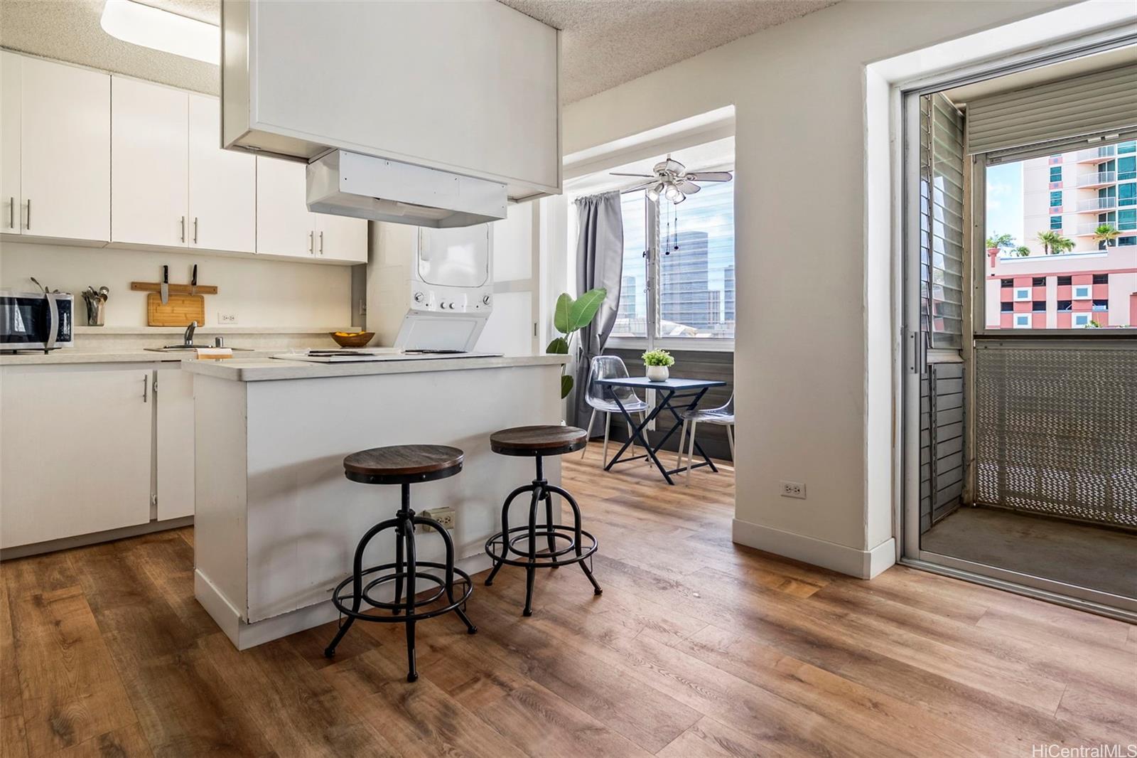 King Manor condo # 704, Honolulu, Hawaii - photo 7 of 25