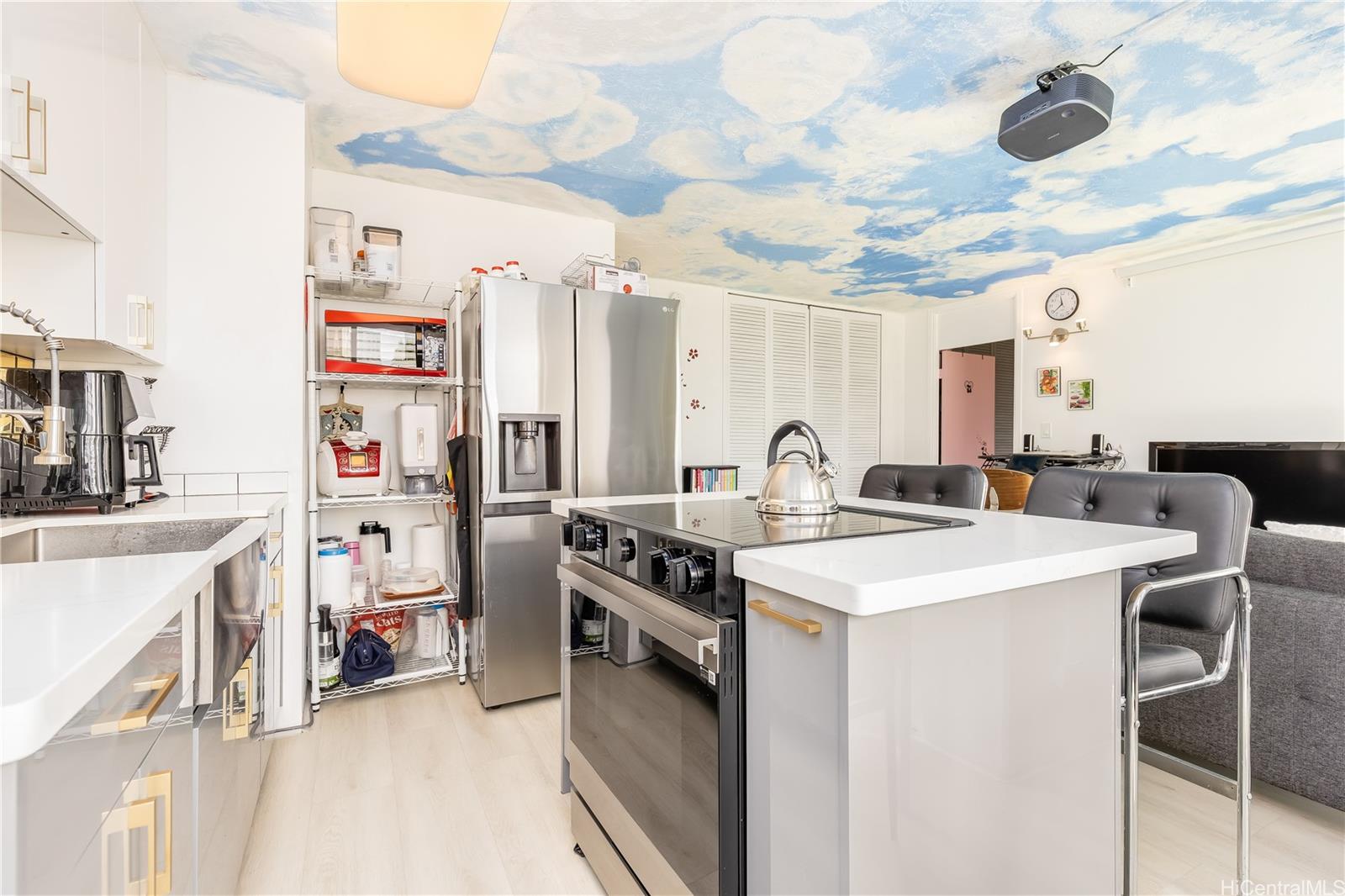 King Manor condo # 707, Honolulu, Hawaii - photo 7 of 22