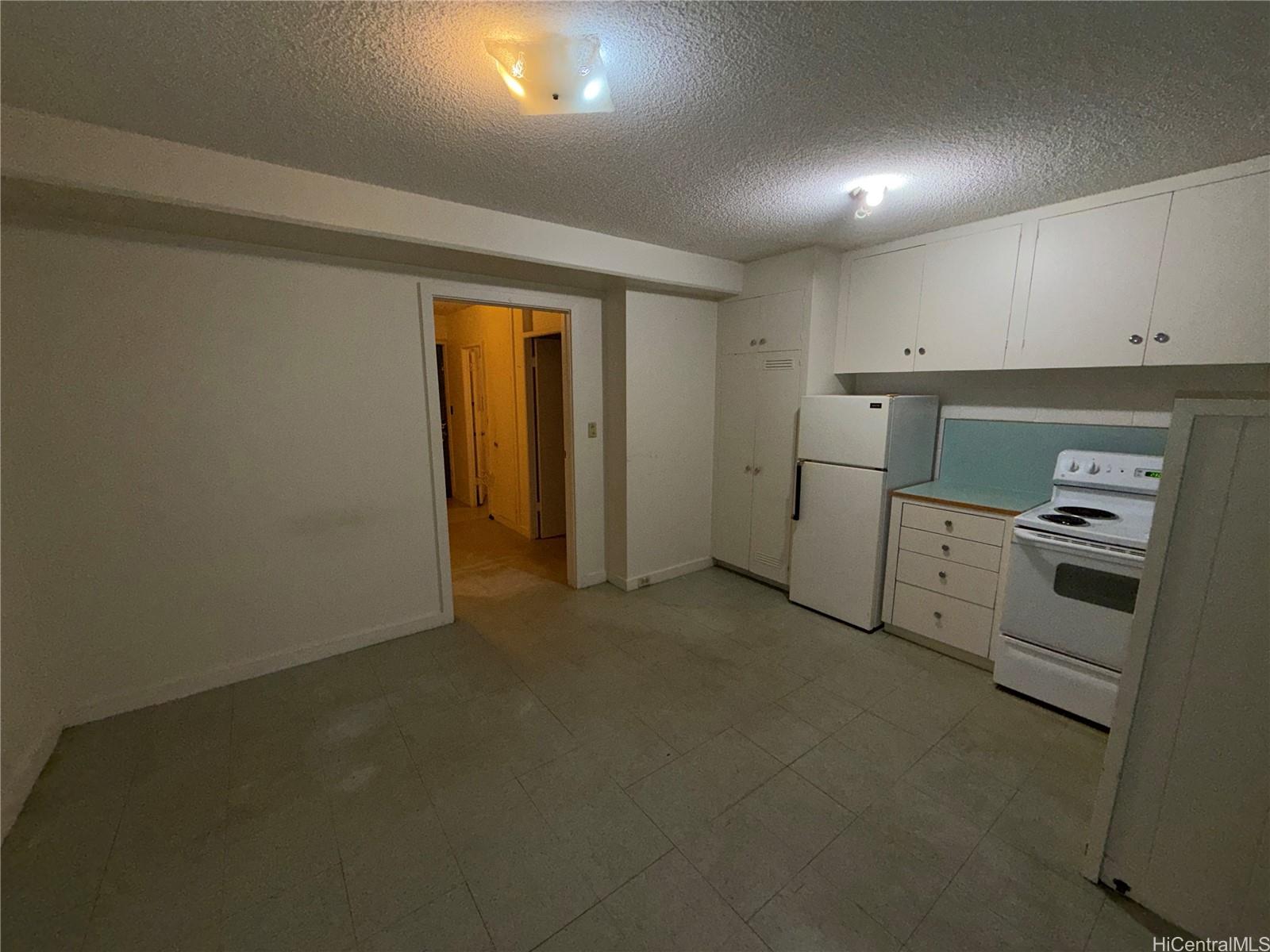 818 University Ave Honolulu - Rental - photo 2 of 10