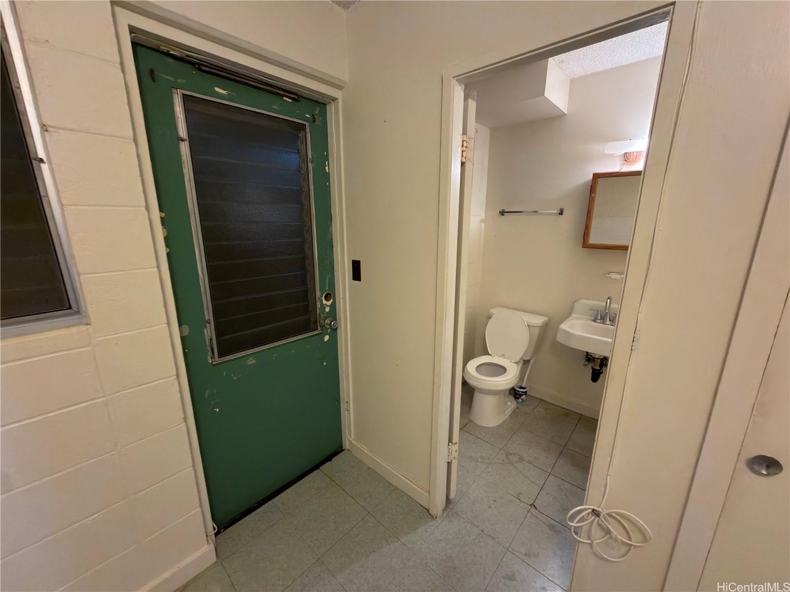 818 University Ave Honolulu - Rental - photo 5 of 10