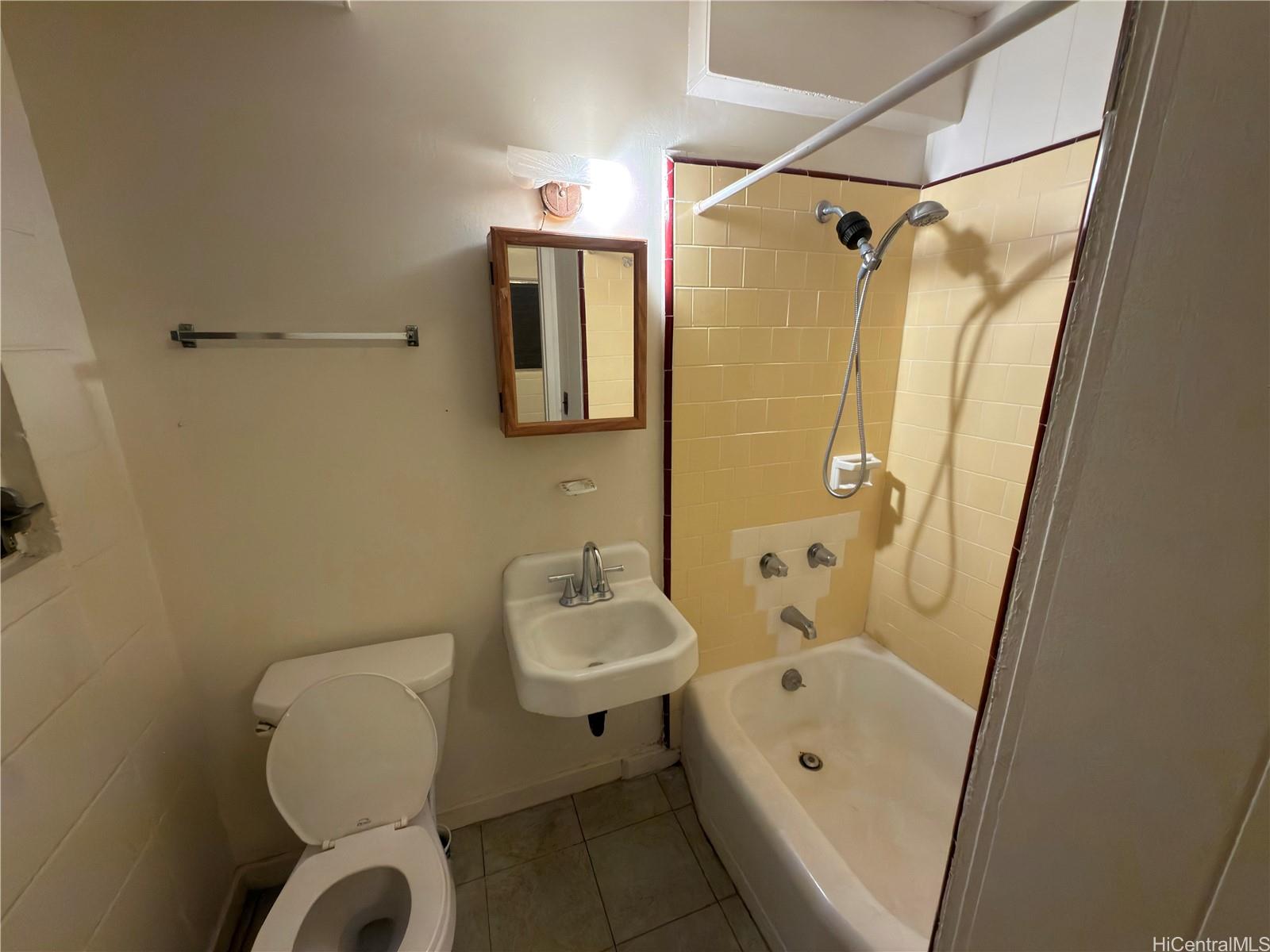 818 University Ave Honolulu - Rental - photo 6 of 10