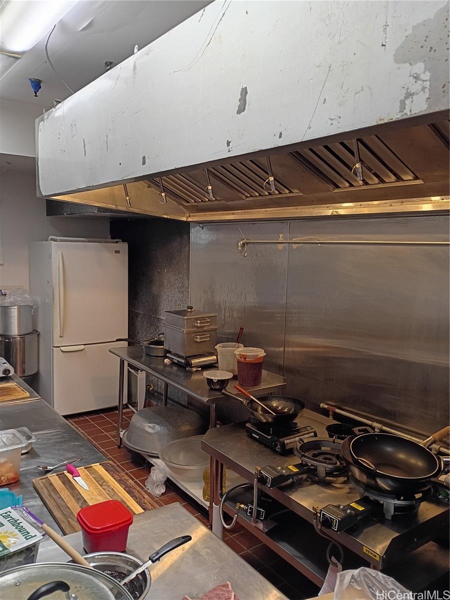 819 Moowaa St Kalihi Area  - photo 4 of 8