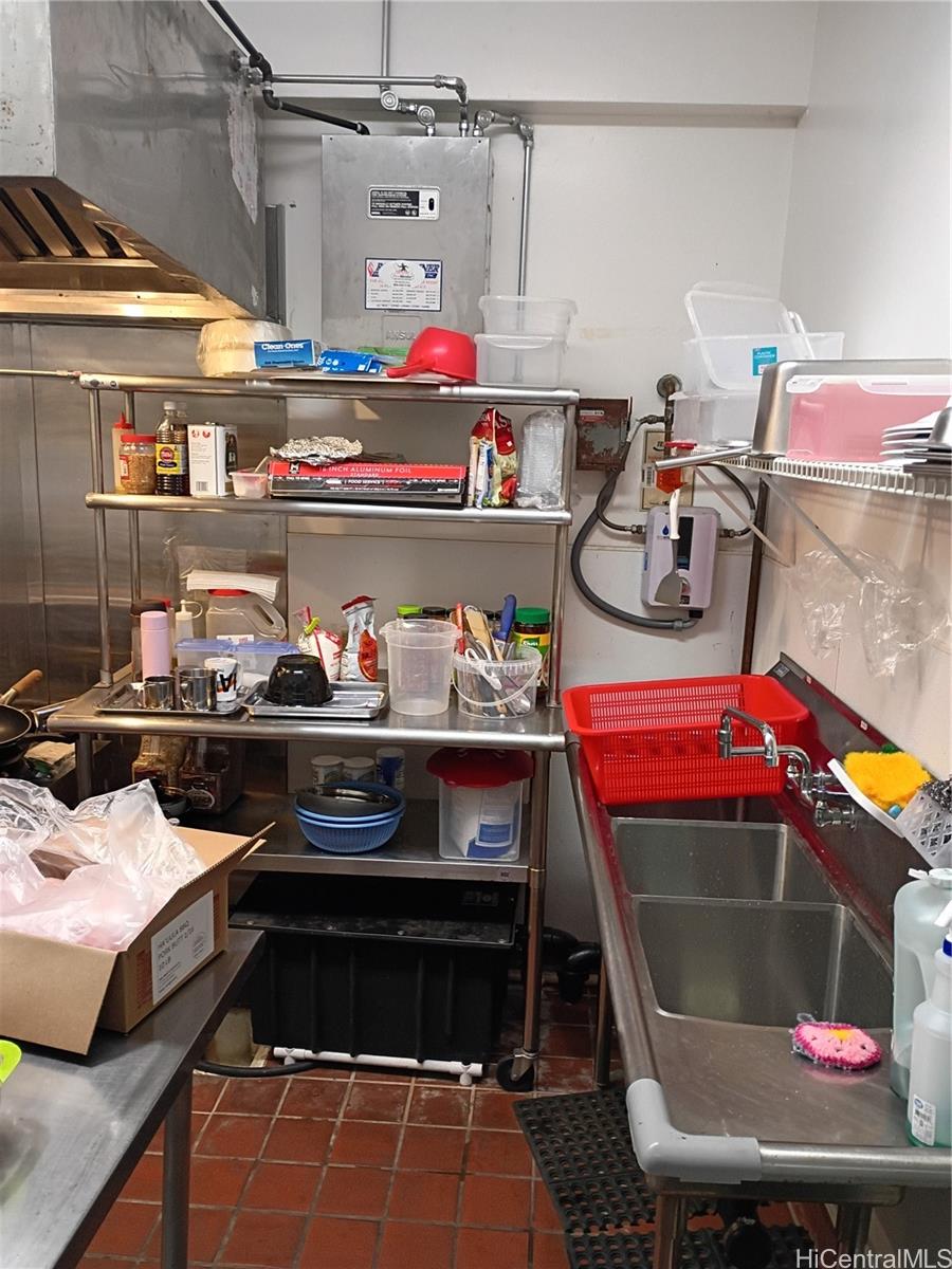 819 Moowaa St Kalihi Area  - photo 5 of 8