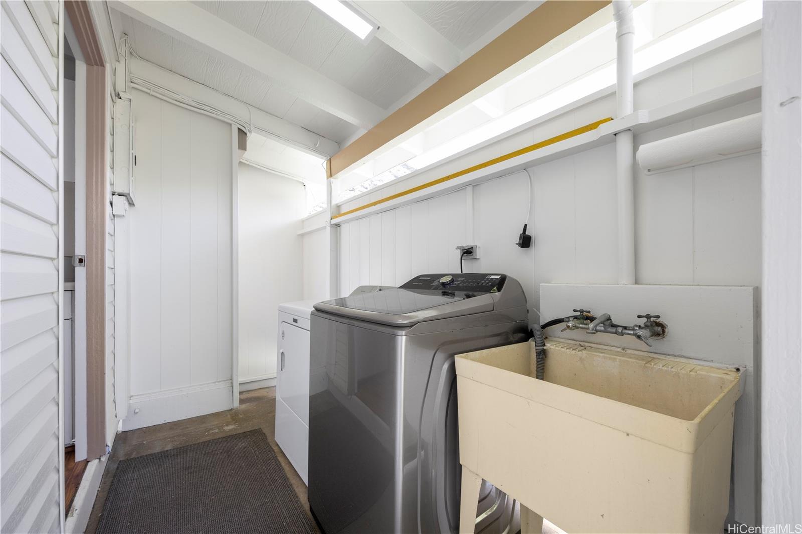 822  Kalalea Street Koko Head Terrace, Hawaii Kai home - photo 20 of 25