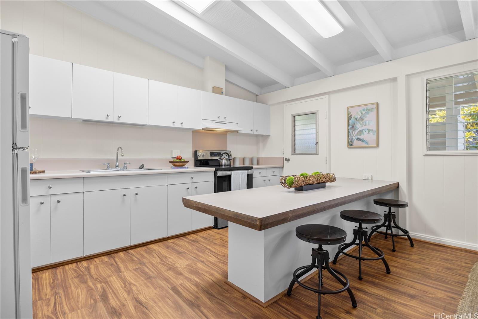 822  Kalalea Street Koko Head Terrace, Hawaii Kai home - photo 4 of 25