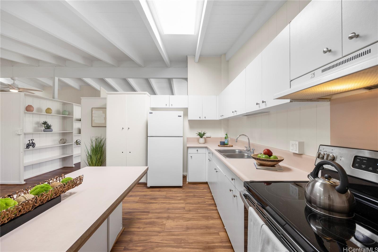 822  Kalalea Street Koko Head Terrace, Hawaii Kai home - photo 6 of 25