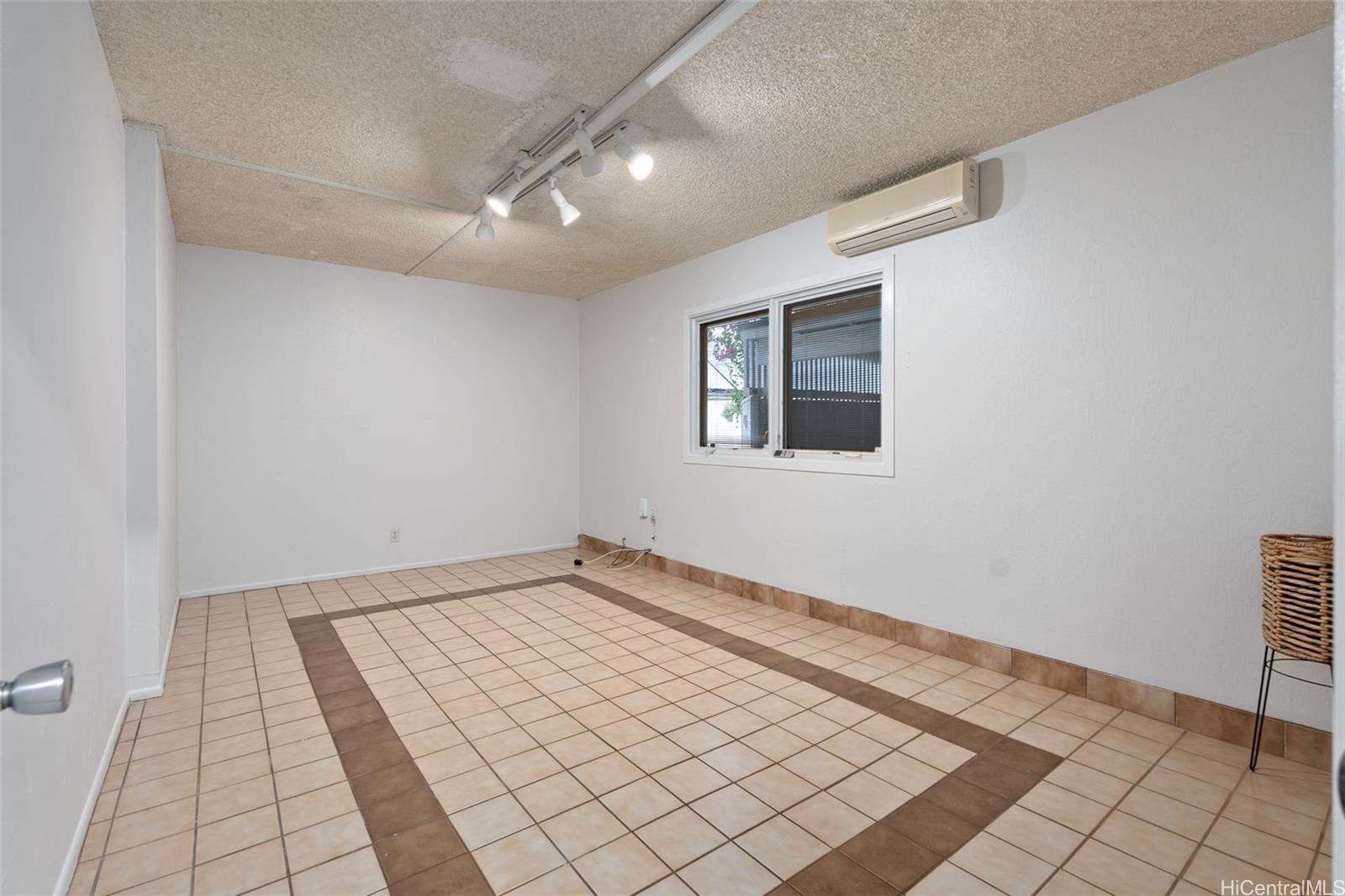 824-A  Kalaheo Ave Beachside, Kailua home - photo 22 of 25