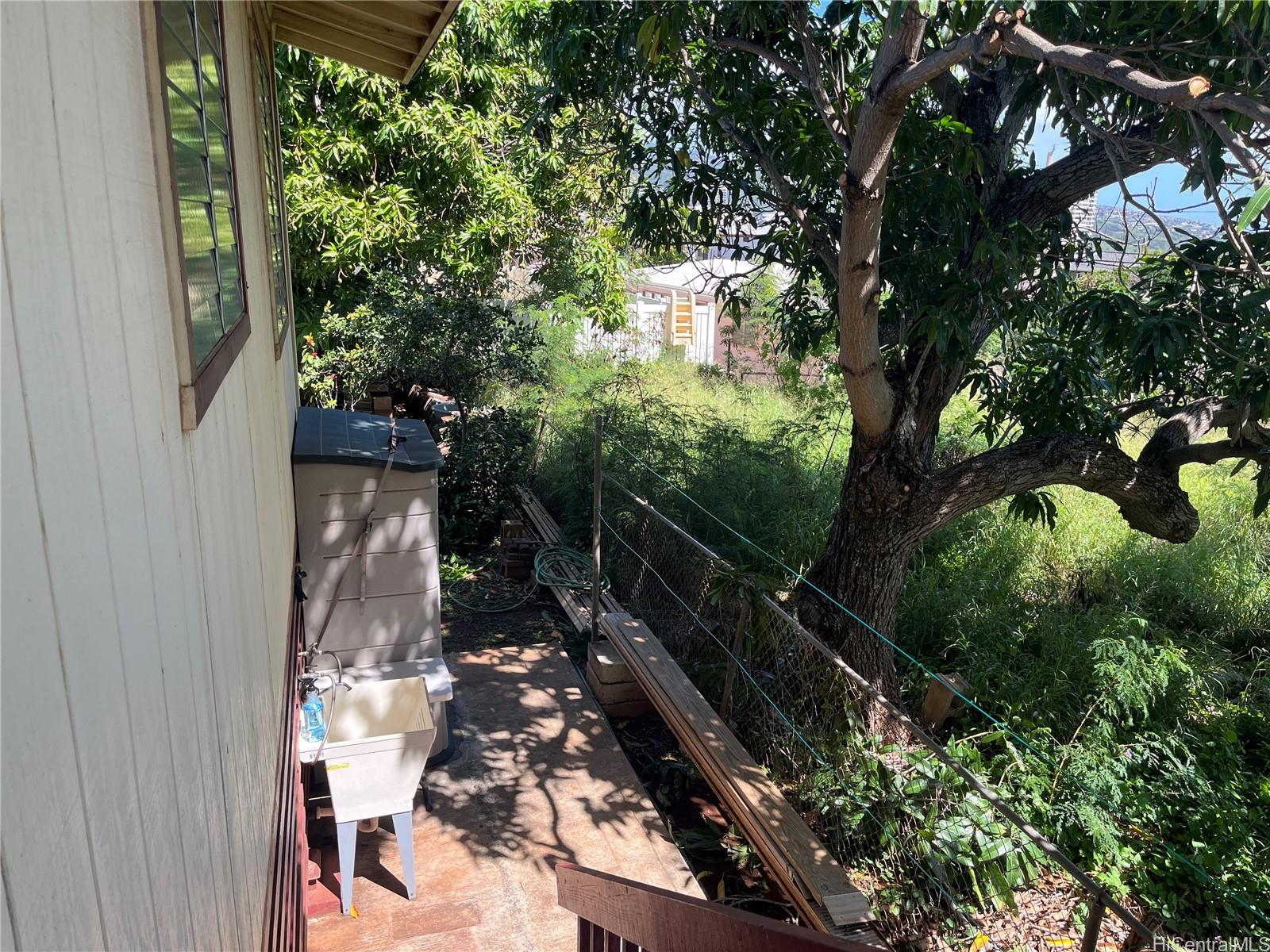 827 20th Ave Honolulu - Rental - photo 9 of 10