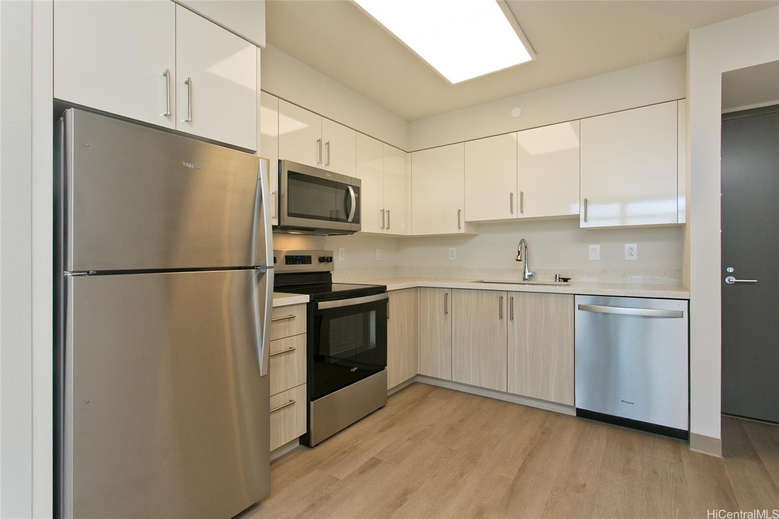 Ulana Ward Village condo # 810, Honolulu, Hawaii - photo 2 of 18