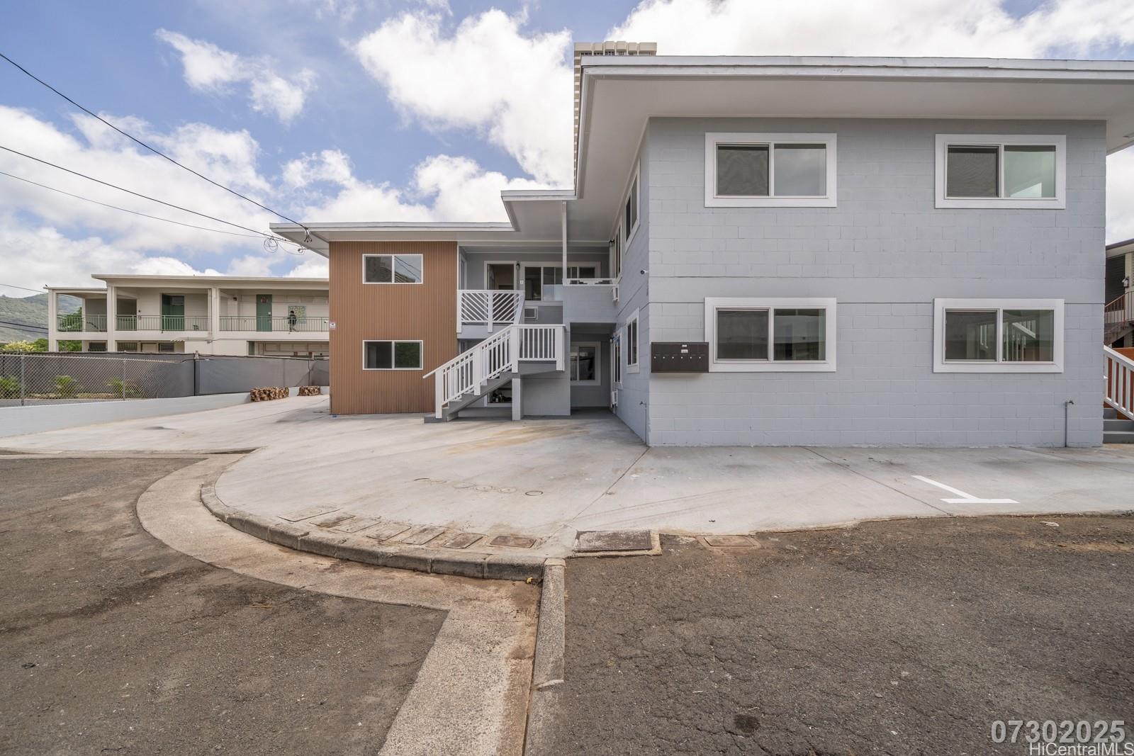 829 Waiaka Pl Honolulu - Multi-family - photo 2 of 25