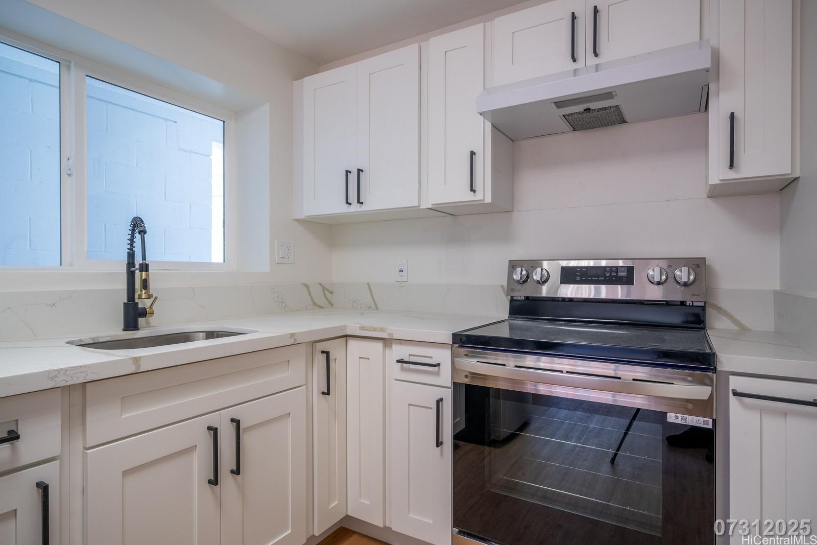 829 Waiaka Pl Honolulu - Multi-family - photo 6 of 25