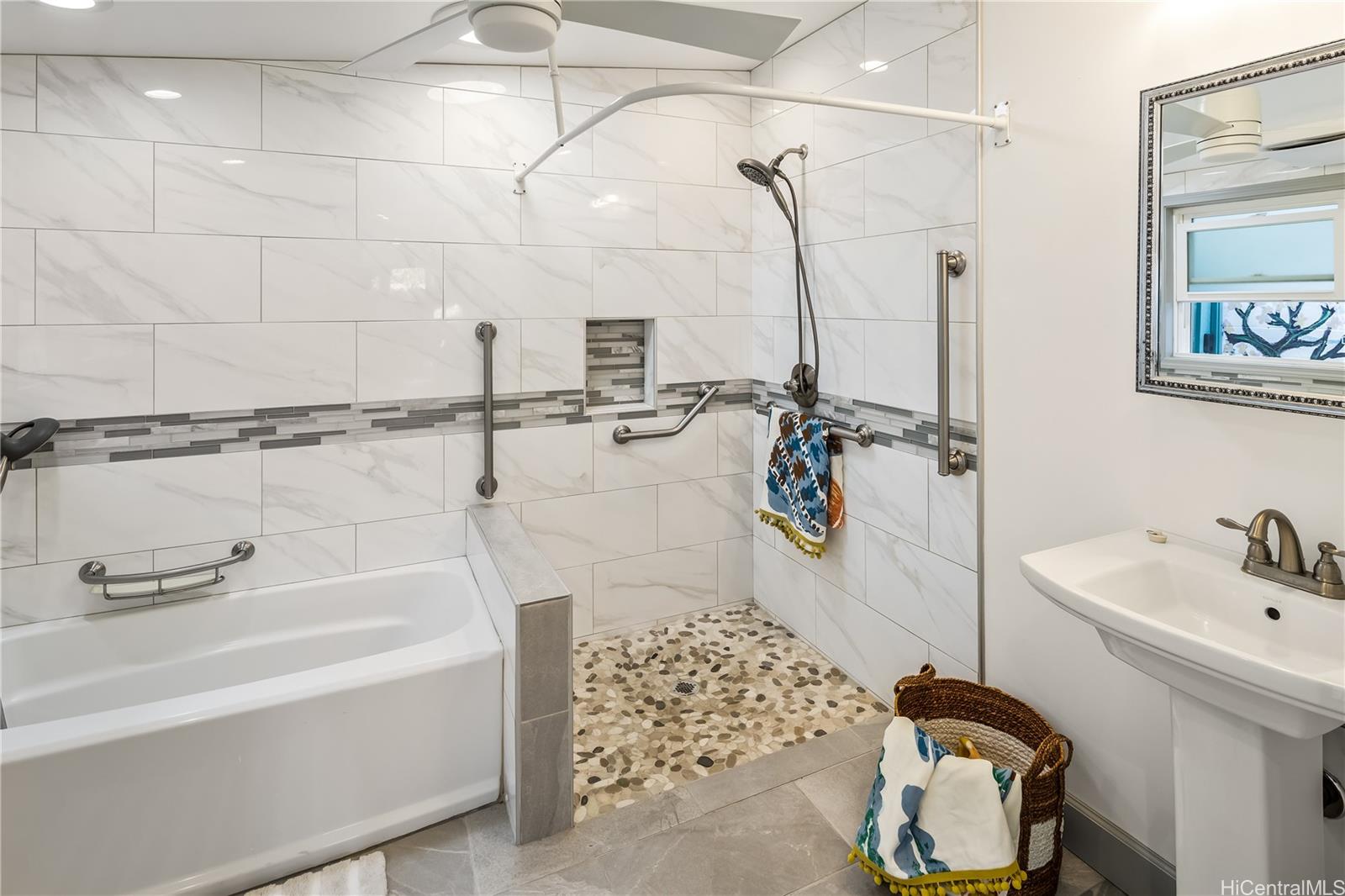 834  Oneawa Street Coconut Grove, Kailua home - photo 23 of 25