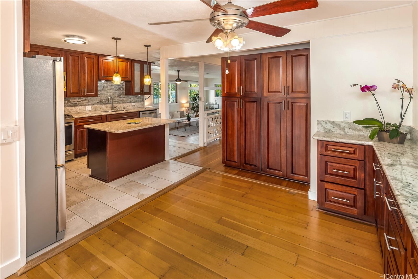 834  Oneawa Street Coconut Grove, Kailua home - photo 4 of 25