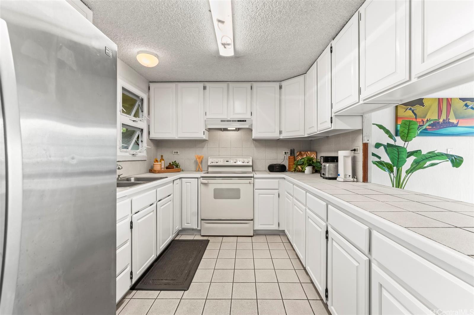 840  Oneawa Street Koolaupoko, Kailua home - photo 6 of 24