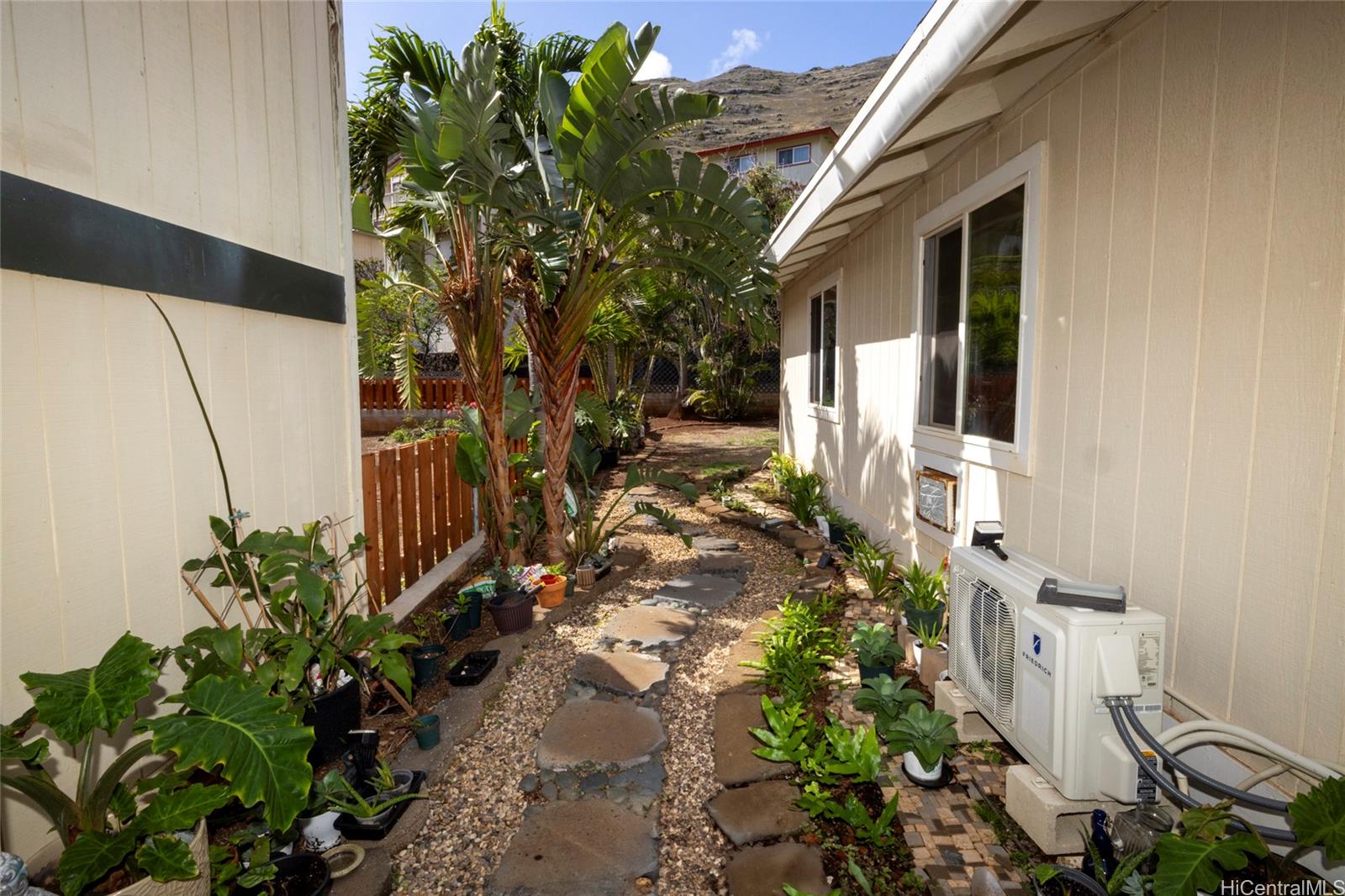 840  Papalalo Pl Kalama Valley, Hawaii Kai home - photo 20 of 25