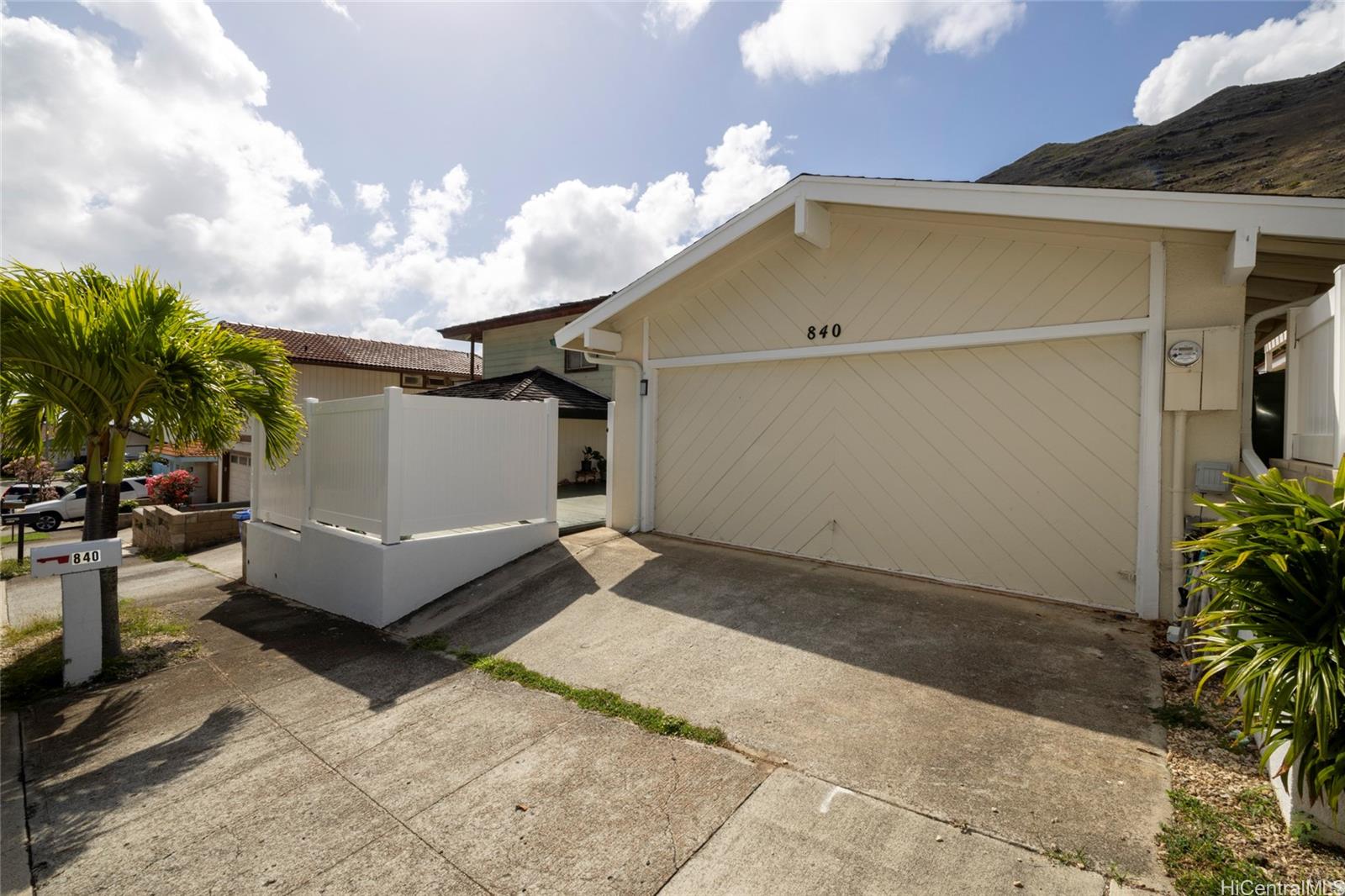 840  Papalalo Pl Kalama Valley, Hawaii Kai home - photo 22 of 25