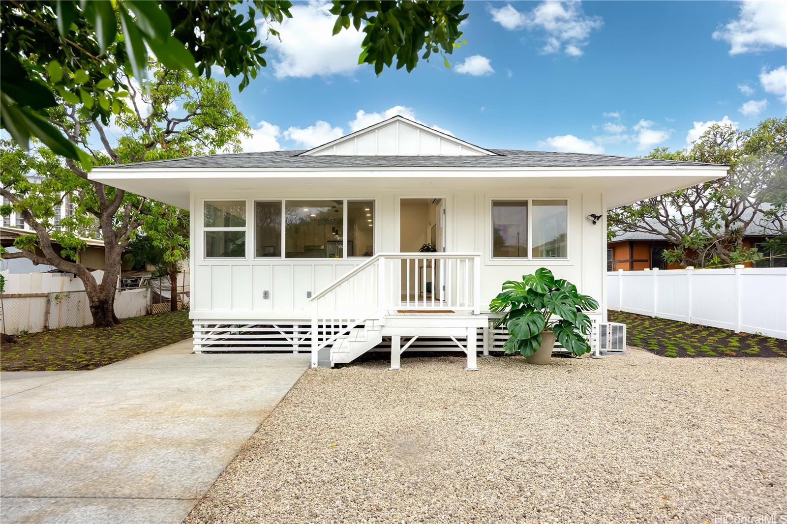 84-1036  Farrington Hwy Makaha, Leeward home - photo 2 of 25