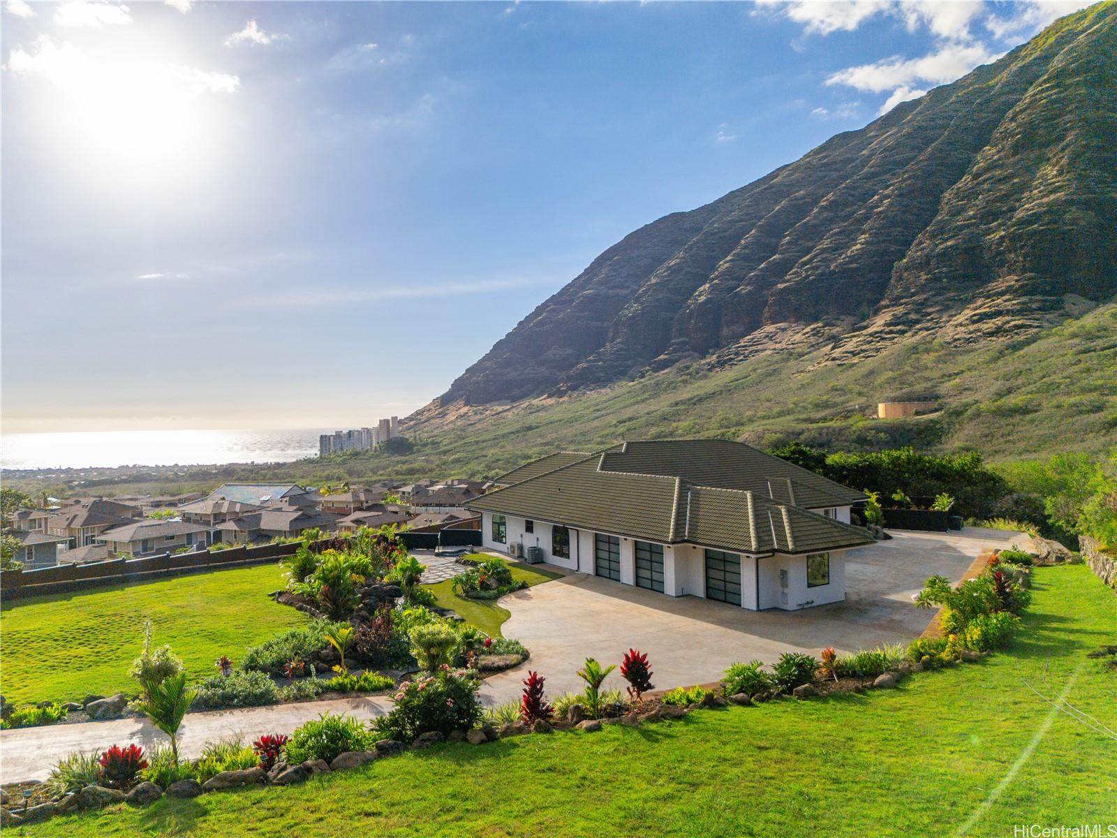 84-1060  Maunaolu Street Maunaolu Estates, Leeward home - photo 2 of 25