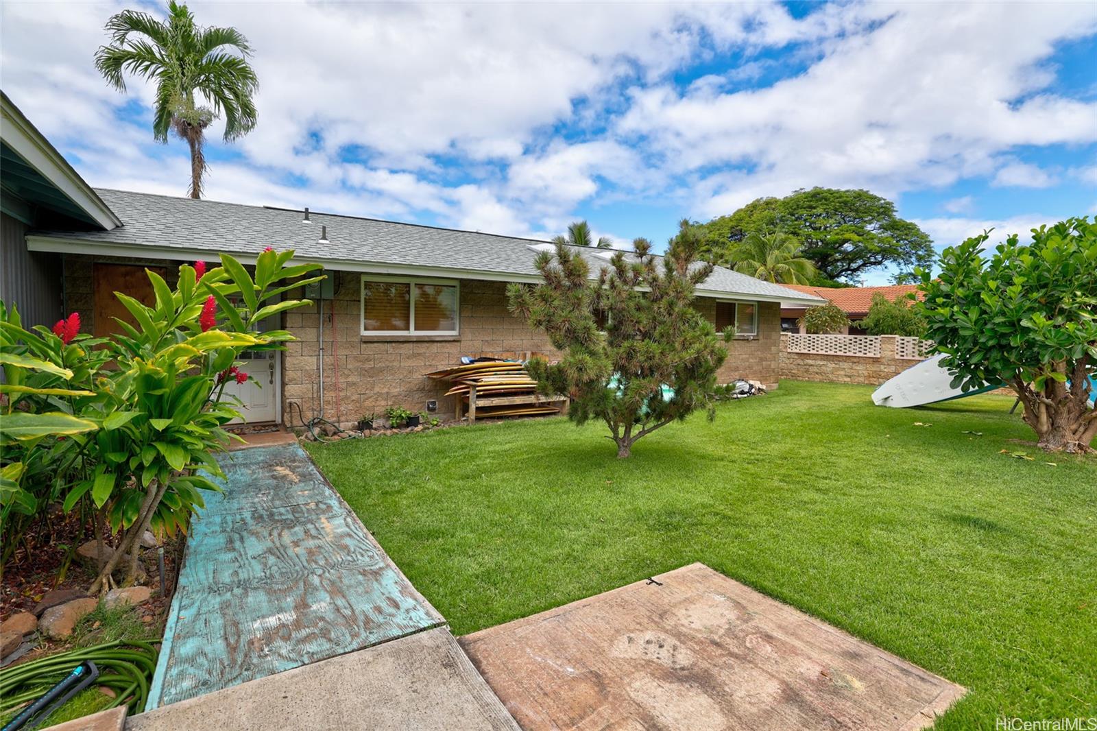 84-231  Holt St Makaha, Leeward home - photo 2 of 22