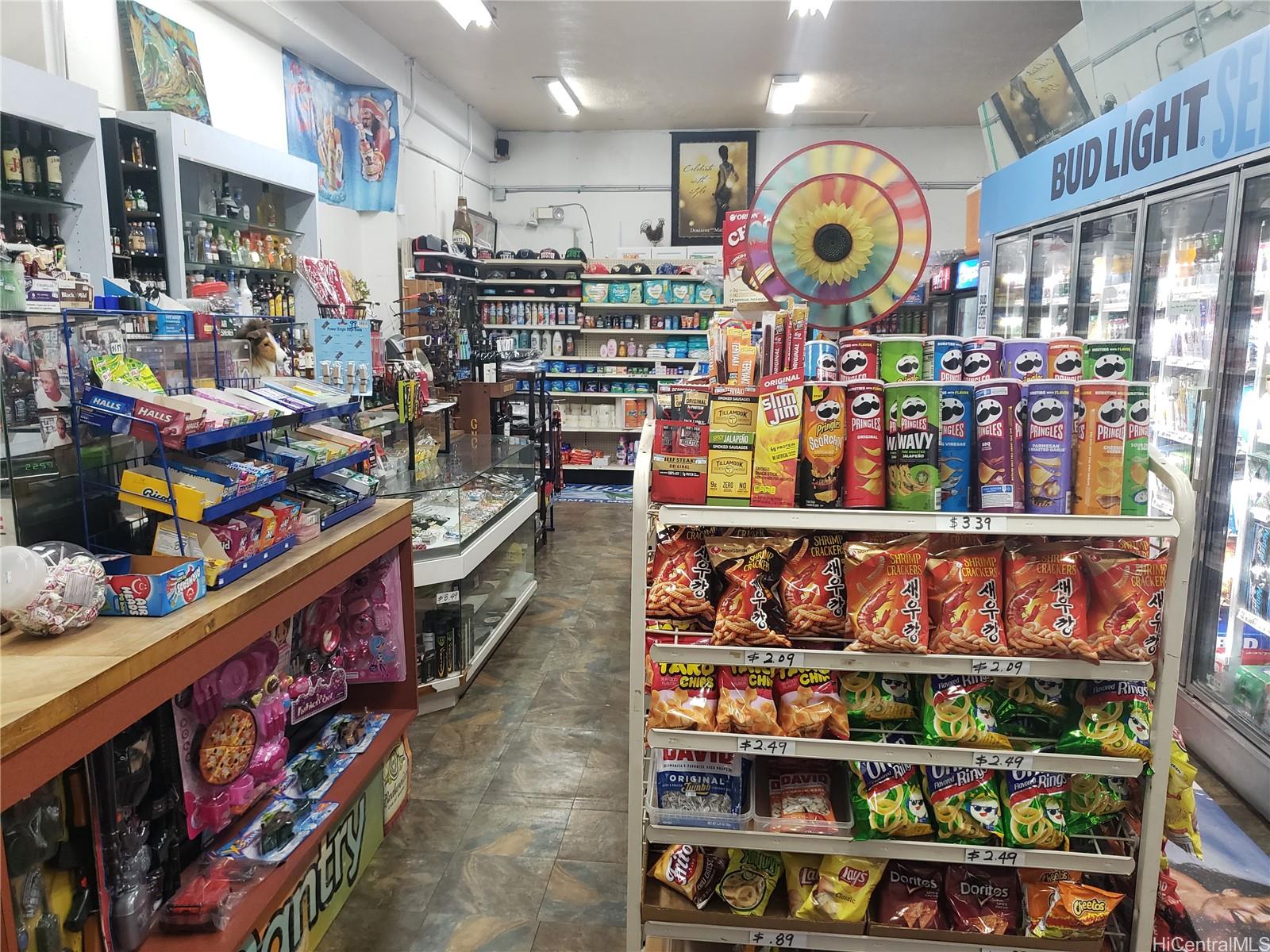 843 Mccully St Moiliili  - photo 2 of 4