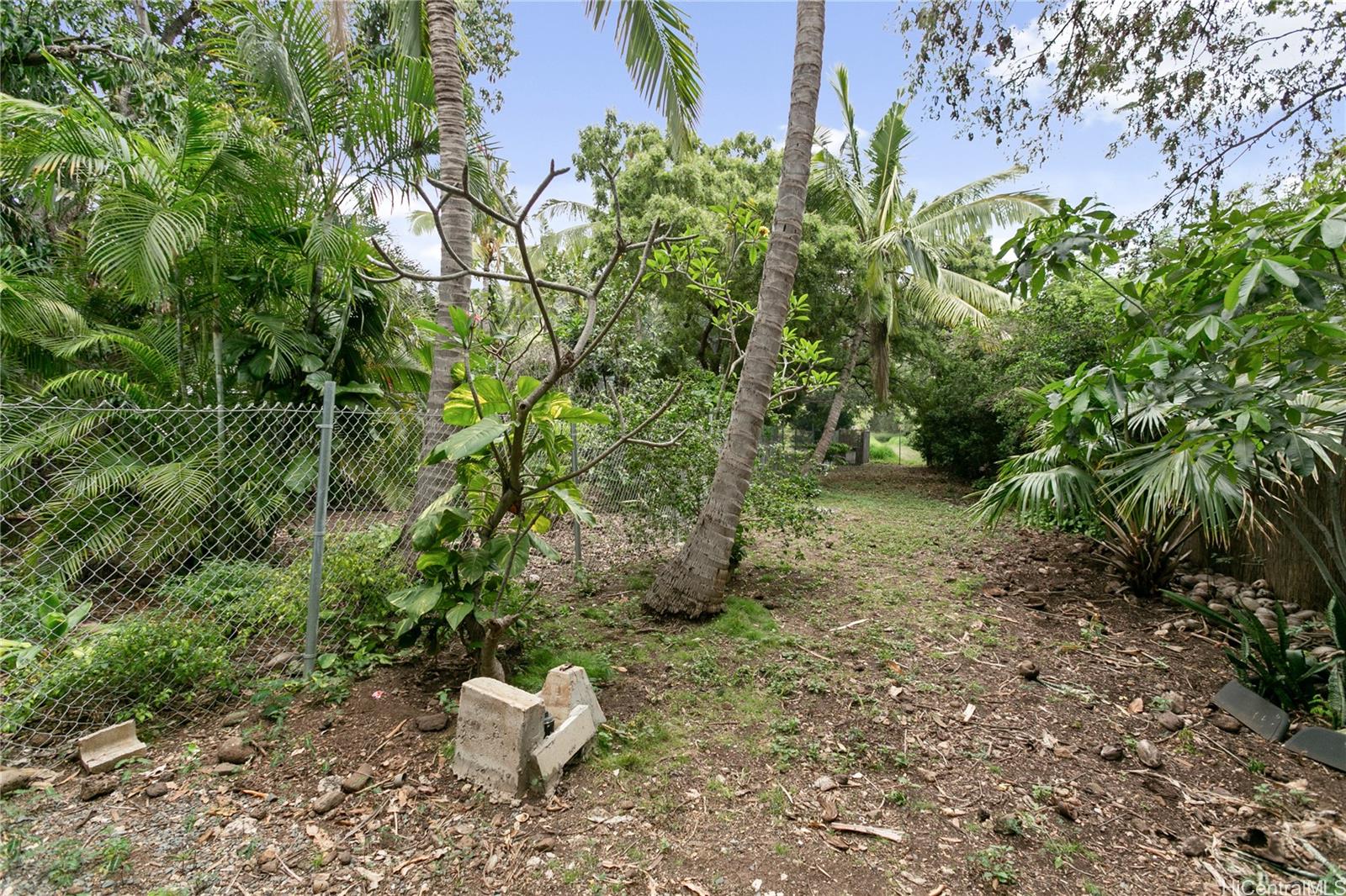 84-425  Makaha Valley Road Makaha, Leeward home - photo 15 of 16