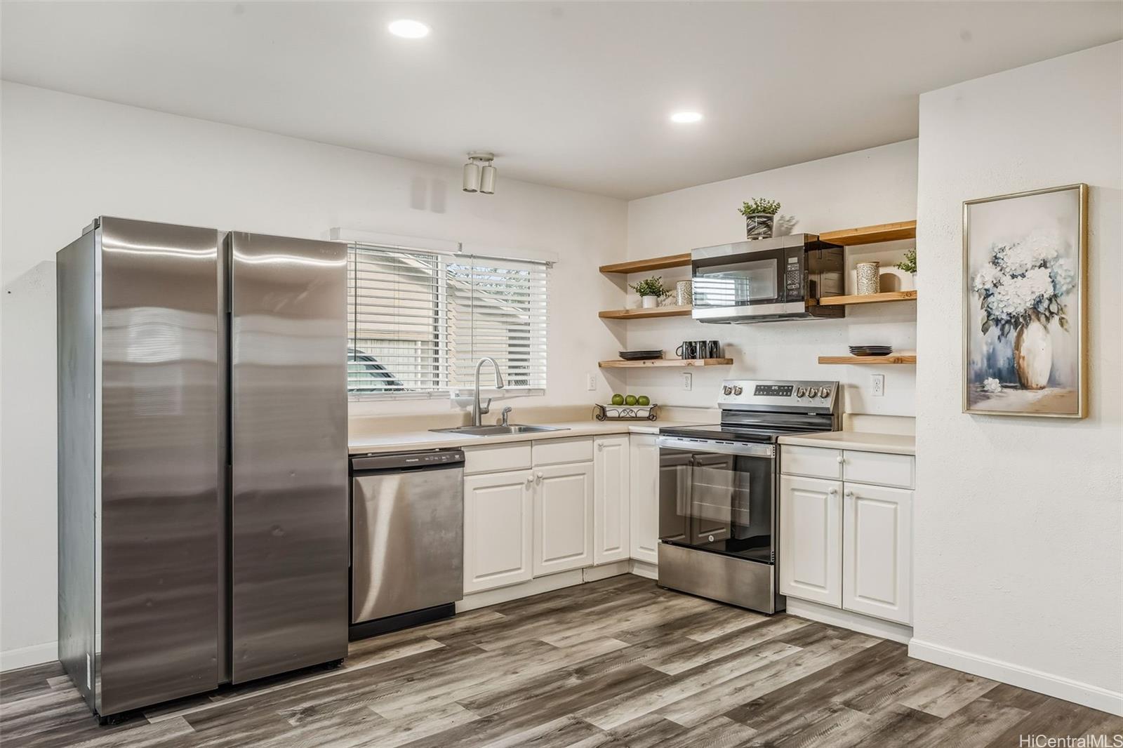 84-514  Manuku Street Makaha, Leeward home - photo 3 of 21