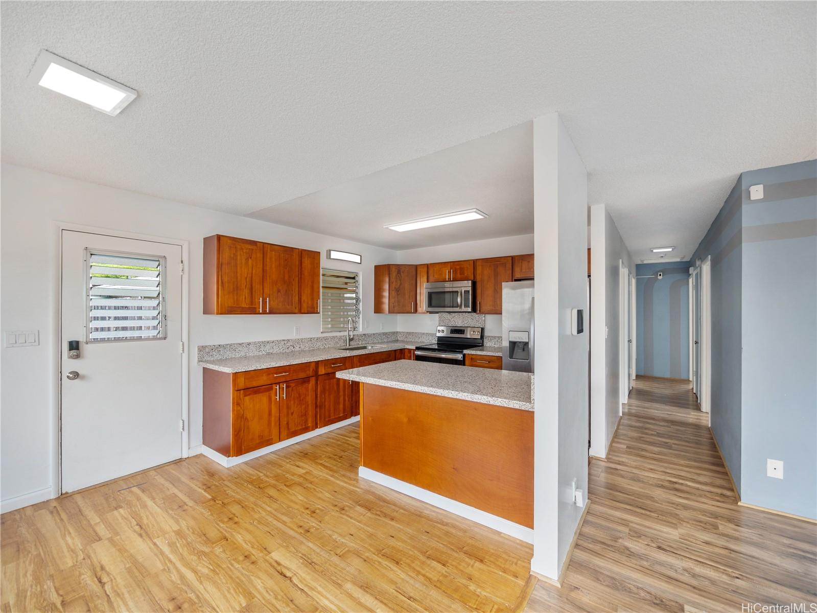 84-537  Manuku Street Makaha, Leeward home - photo 6 of 24