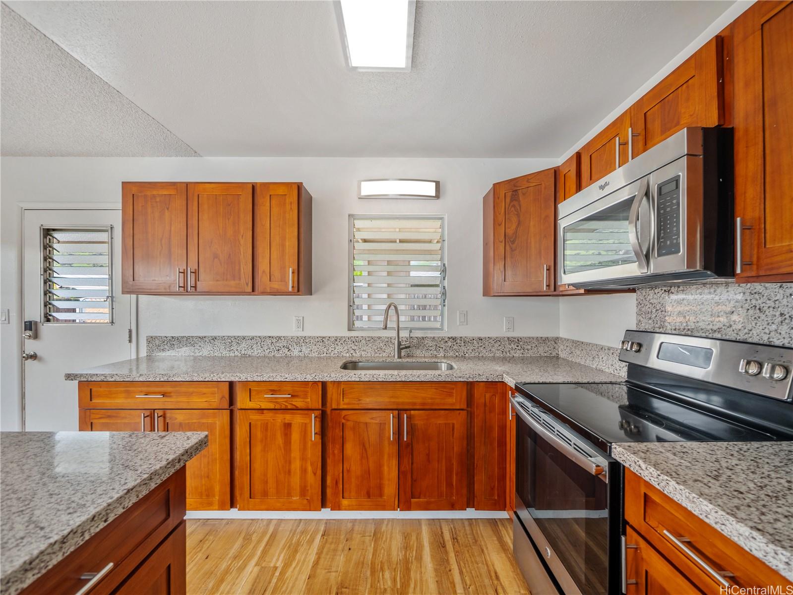 84-537  Manuku Street Makaha, Leeward home - photo 7 of 24