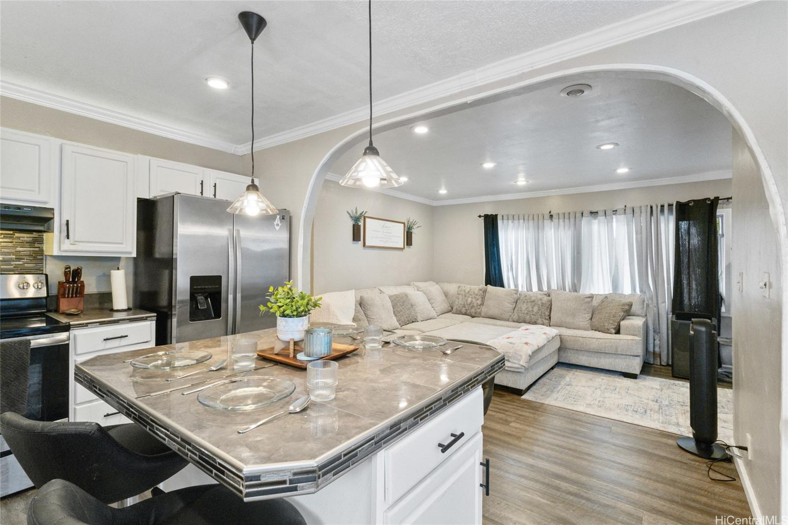 84-561  Manuku Street Makaha, Leeward home - photo 2 of 25