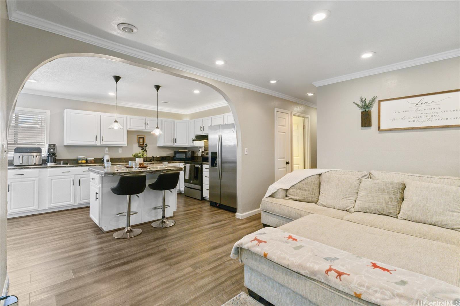 84-561  Manuku Street Makaha, Leeward home - photo 3 of 25