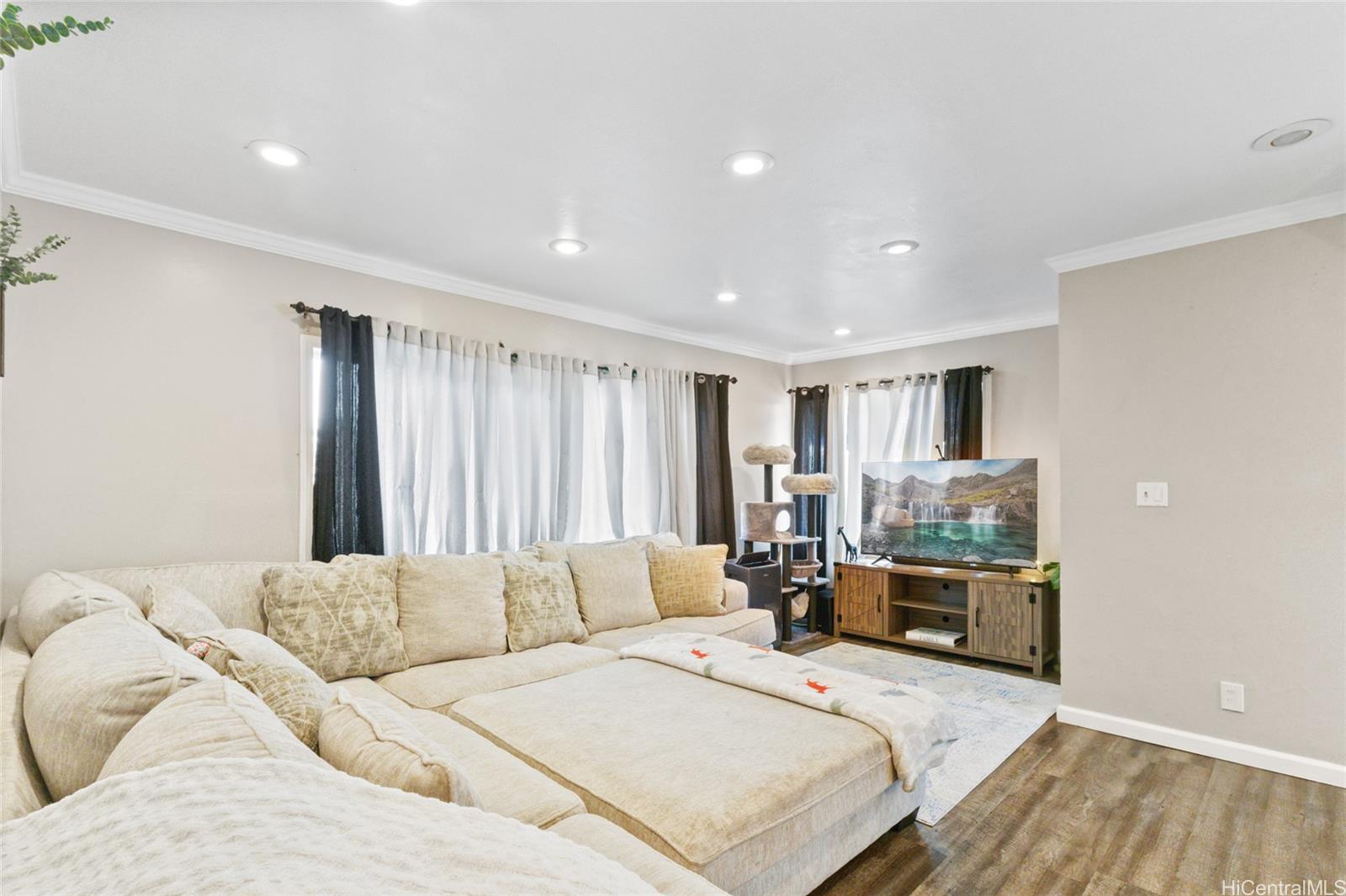 84-561  Manuku Street Makaha, Leeward home - photo 6 of 25