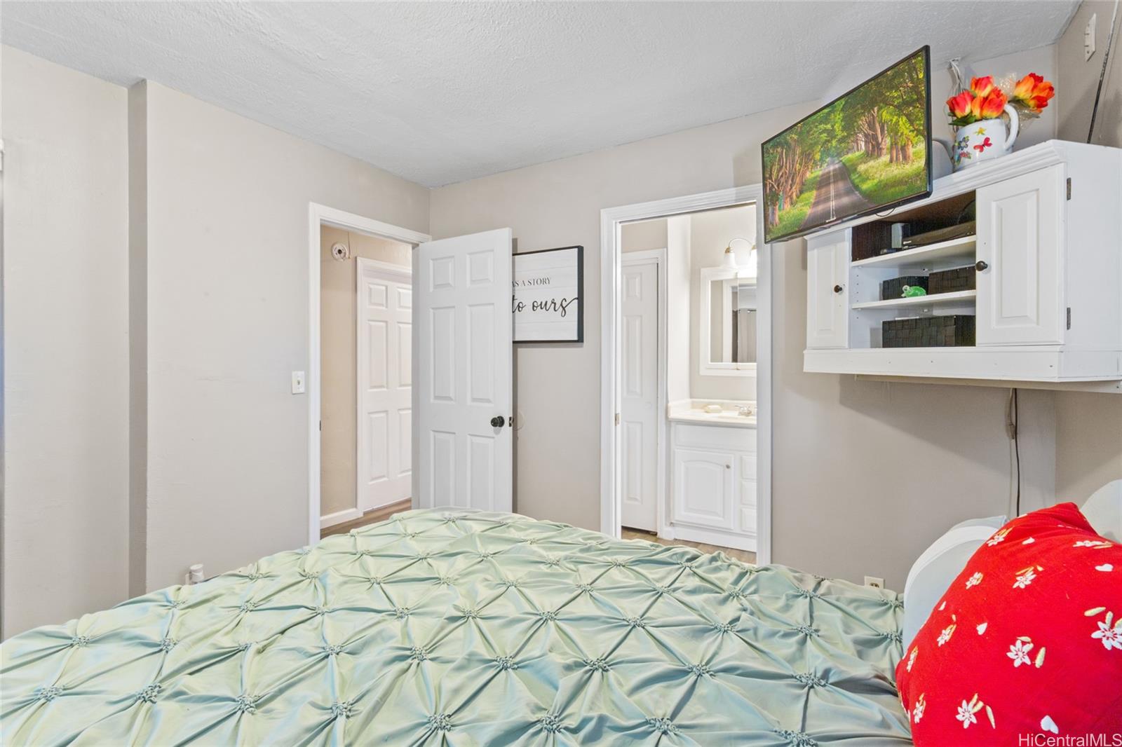 84-561  Manuku Street Makaha, Leeward home - photo 8 of 25