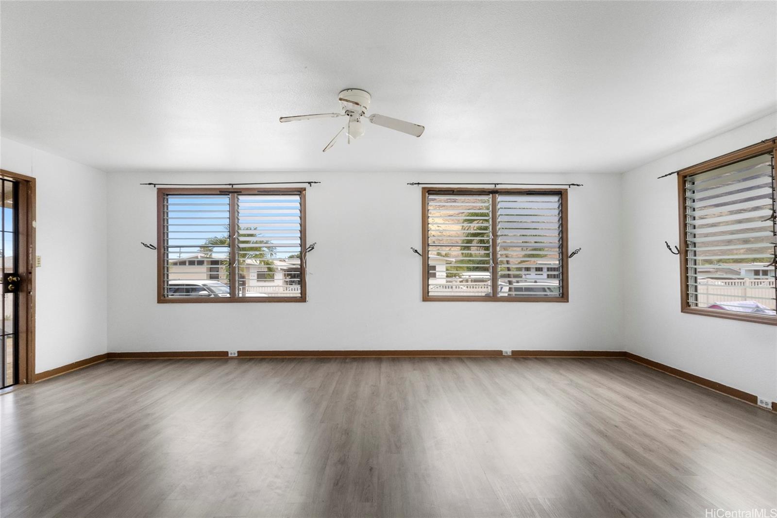 84-570  Farrington Hwy Makaha, Leeward home - photo 2 of 17