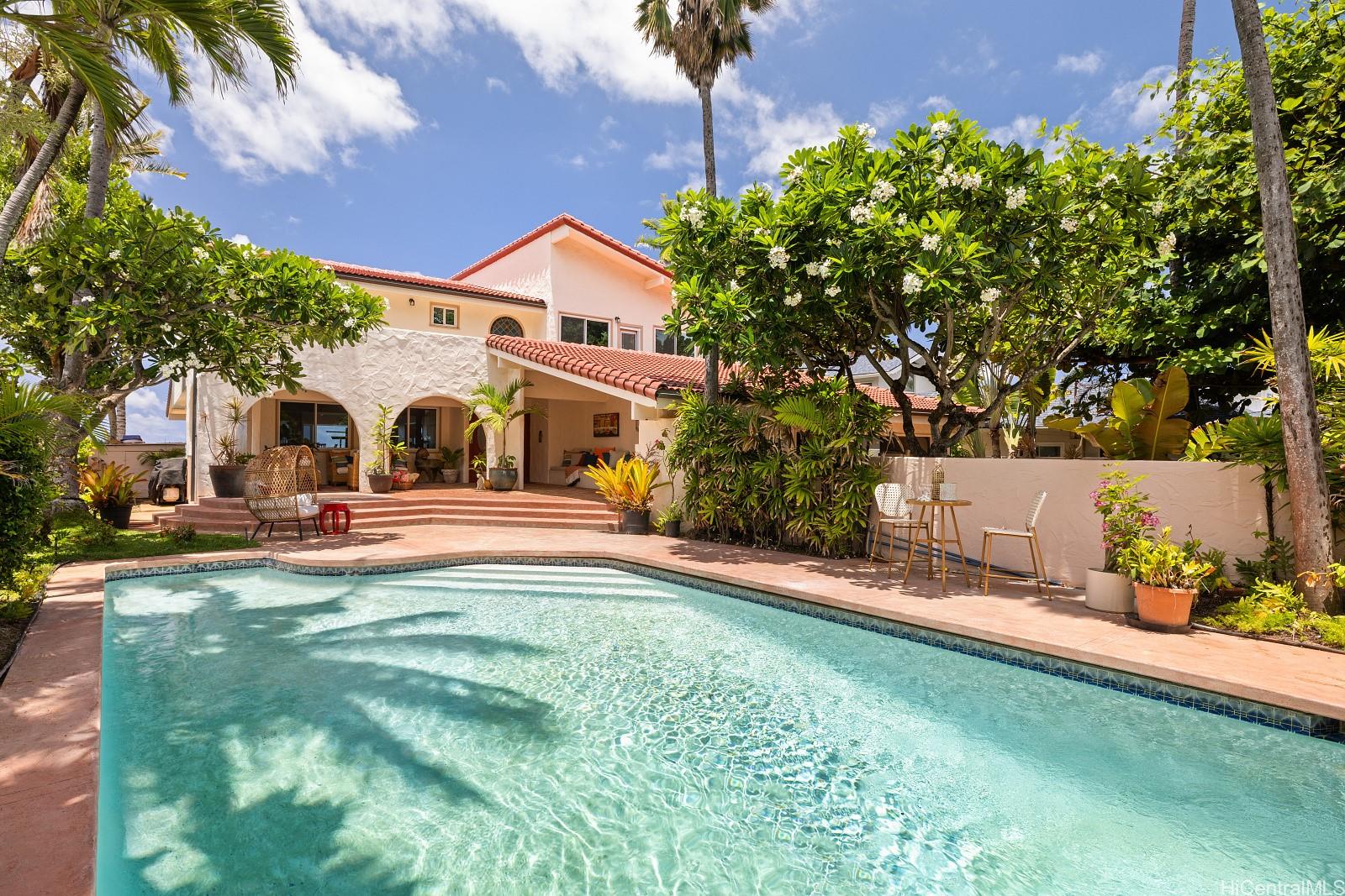 846  Mokulua Drive Lanikai, Kailua home - photo 2 of 24