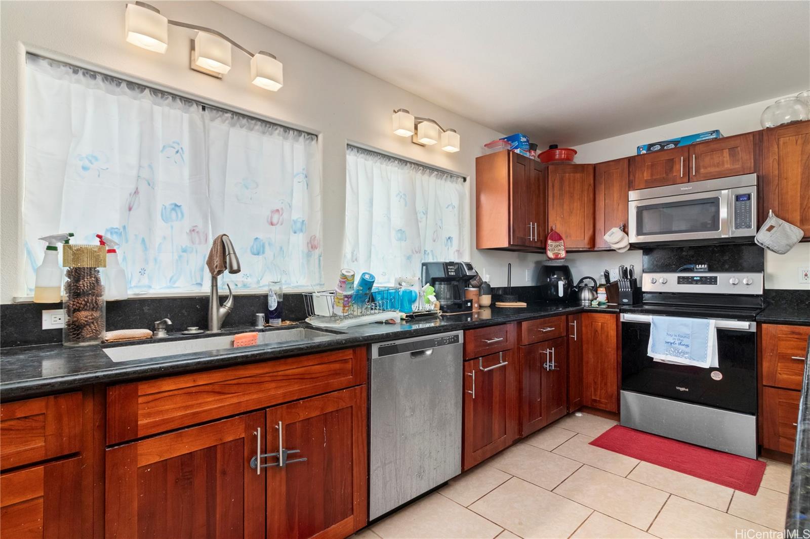 Makaha Oceanview Estates condo # 28, Waianae, Hawaii - photo 5 of 14