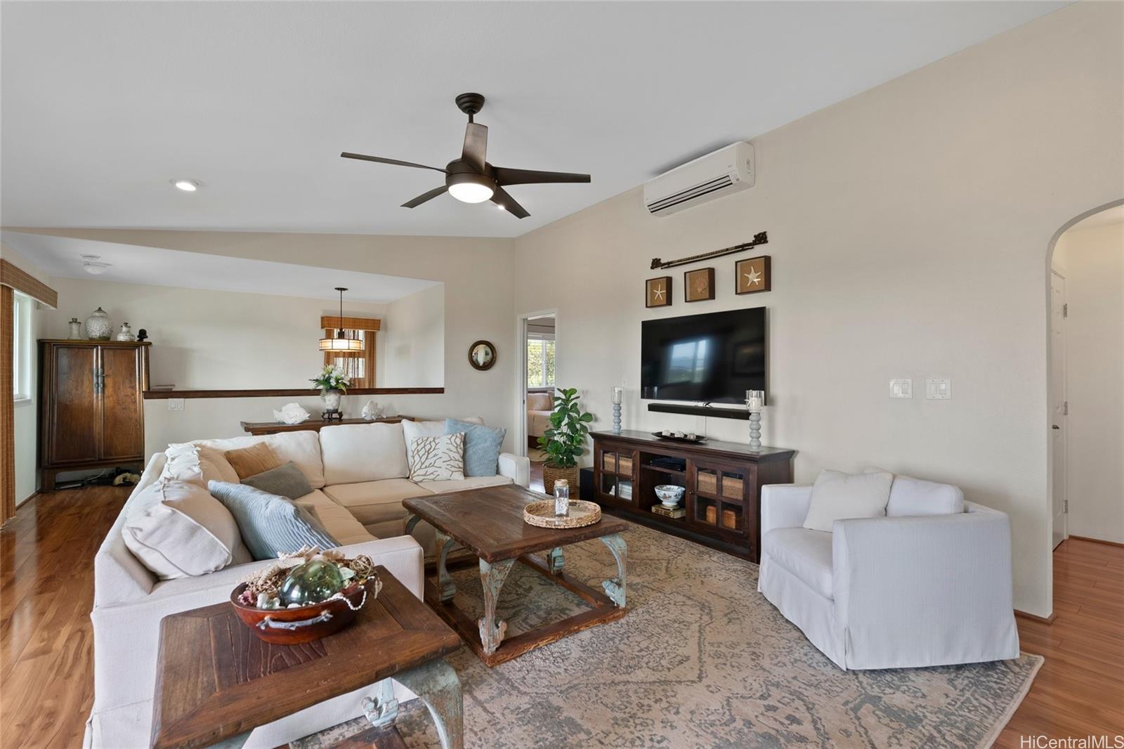 84-646  Upena Street Makaha, Leeward home - photo 6 of 25