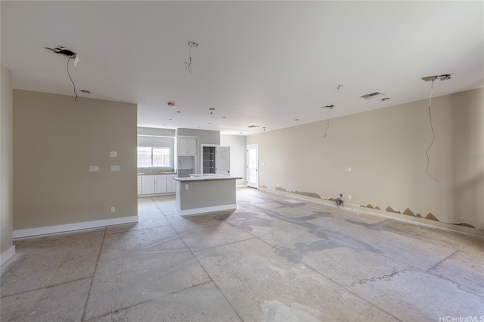 84-674  Farrington Hwy Makaha, Leeward home - photo 5 of 19