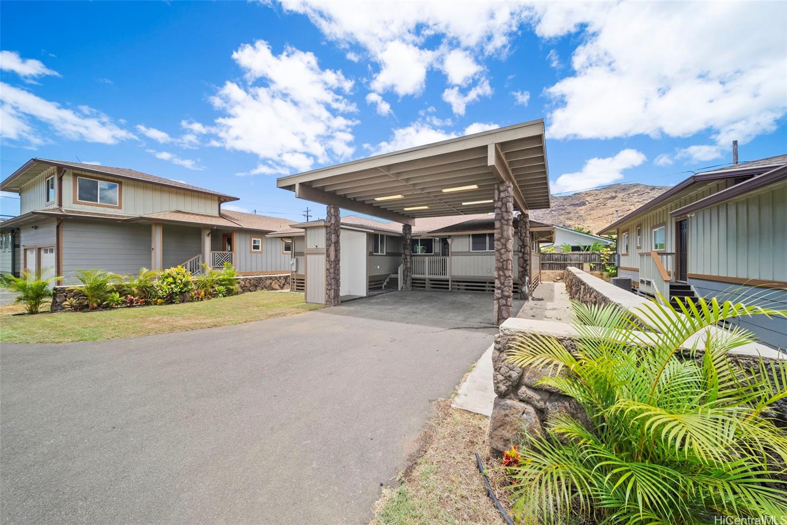 84-674  Farrington Hwy Makaha, Leeward home - photo 4 of 23