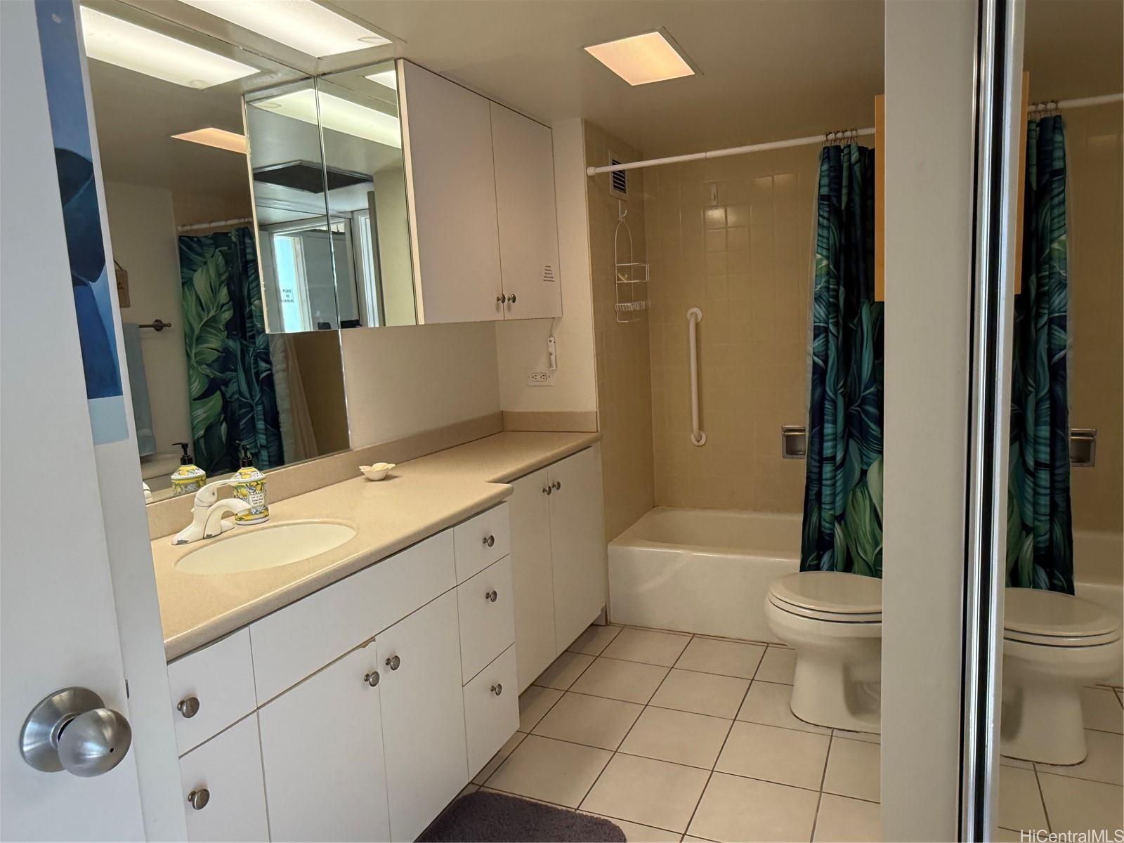 Makaha Valley Towers condo # 1001, Waianae, Hawaii - photo 8 of 19