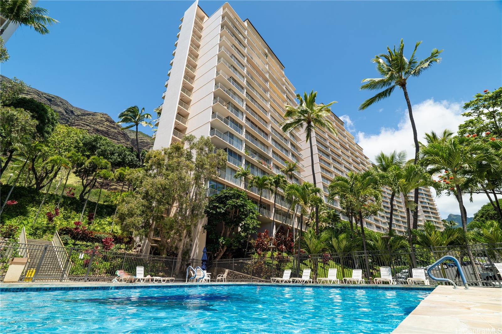 Makaha Valley Towers condo # 1006, Waianae, Hawaii - photo 4 of 14