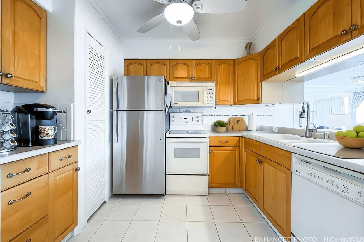 Makaha Valley Towers condo # A703, Waianae, Hawaii - photo 5 of 25