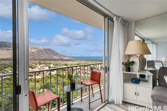 Makaha Valley Towers condo # B1008, Waianae, Hawaii - photo 5 of 22
