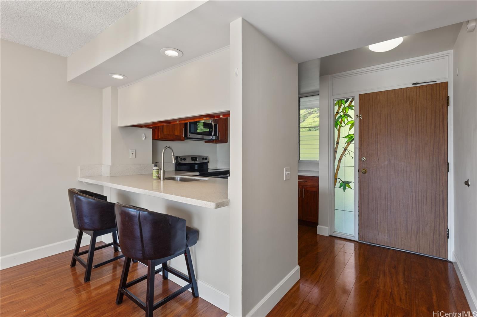 Makaha Valley Towers condo # B1108, Waianae, Hawaii - photo 5 of 20