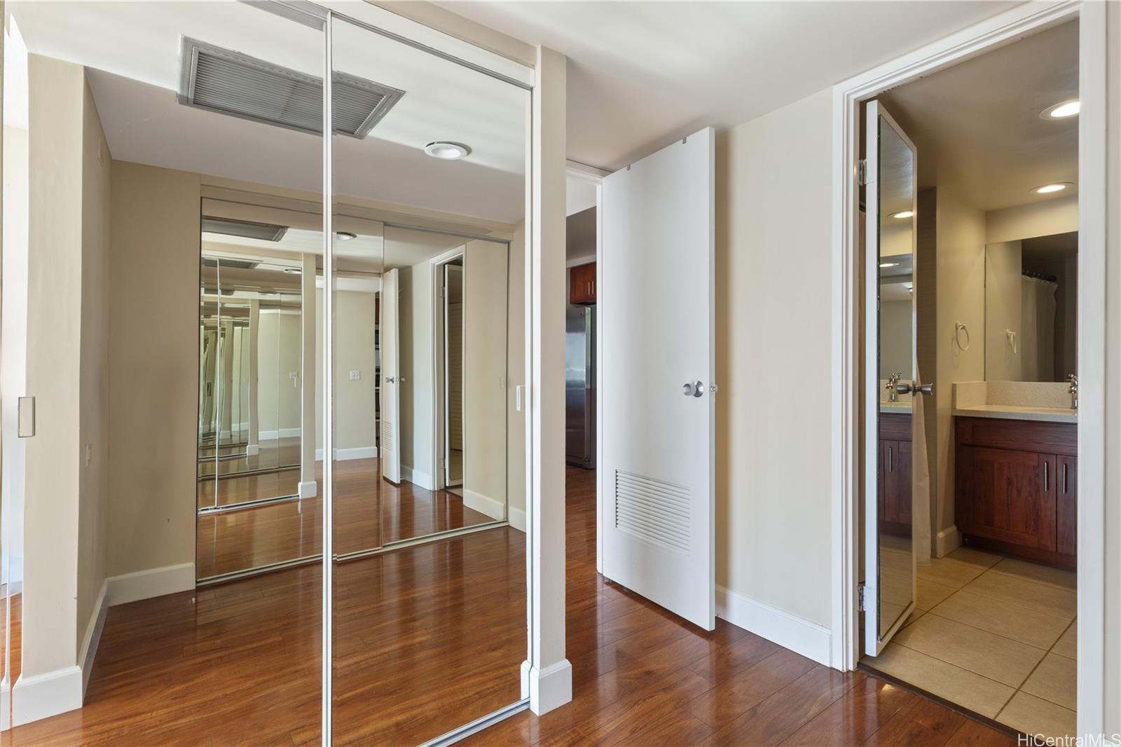 Makaha Valley Towers condo # B1108, Waianae, Hawaii - photo 8 of 20