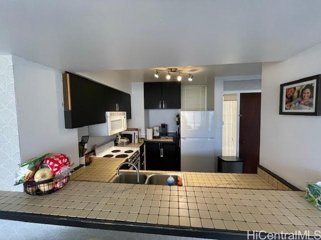 Makaha Valley Towers condo # B1406, Waianae, Hawaii - photo 3 of 10