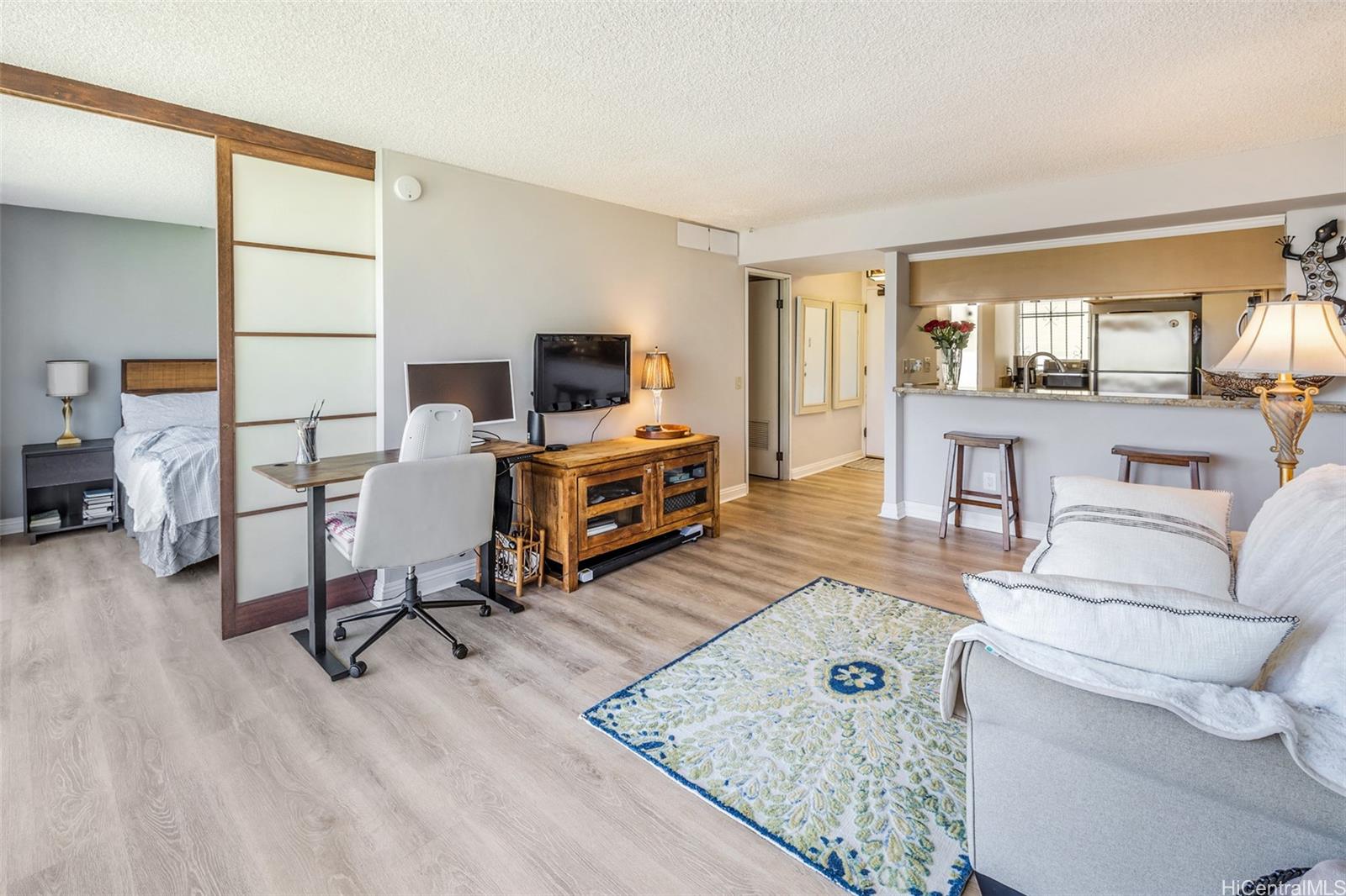 Makaha Valley Towers condo # B1605, Waianae, Hawaii - photo 3 of 25