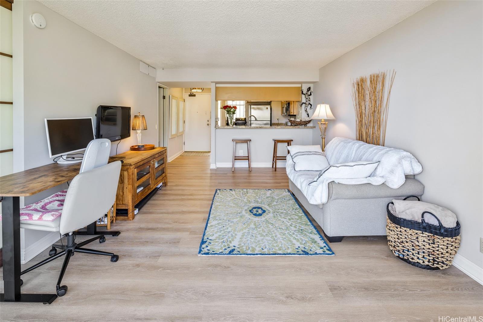 Makaha Valley Towers condo # B1605, Waianae, Hawaii - photo 4 of 25