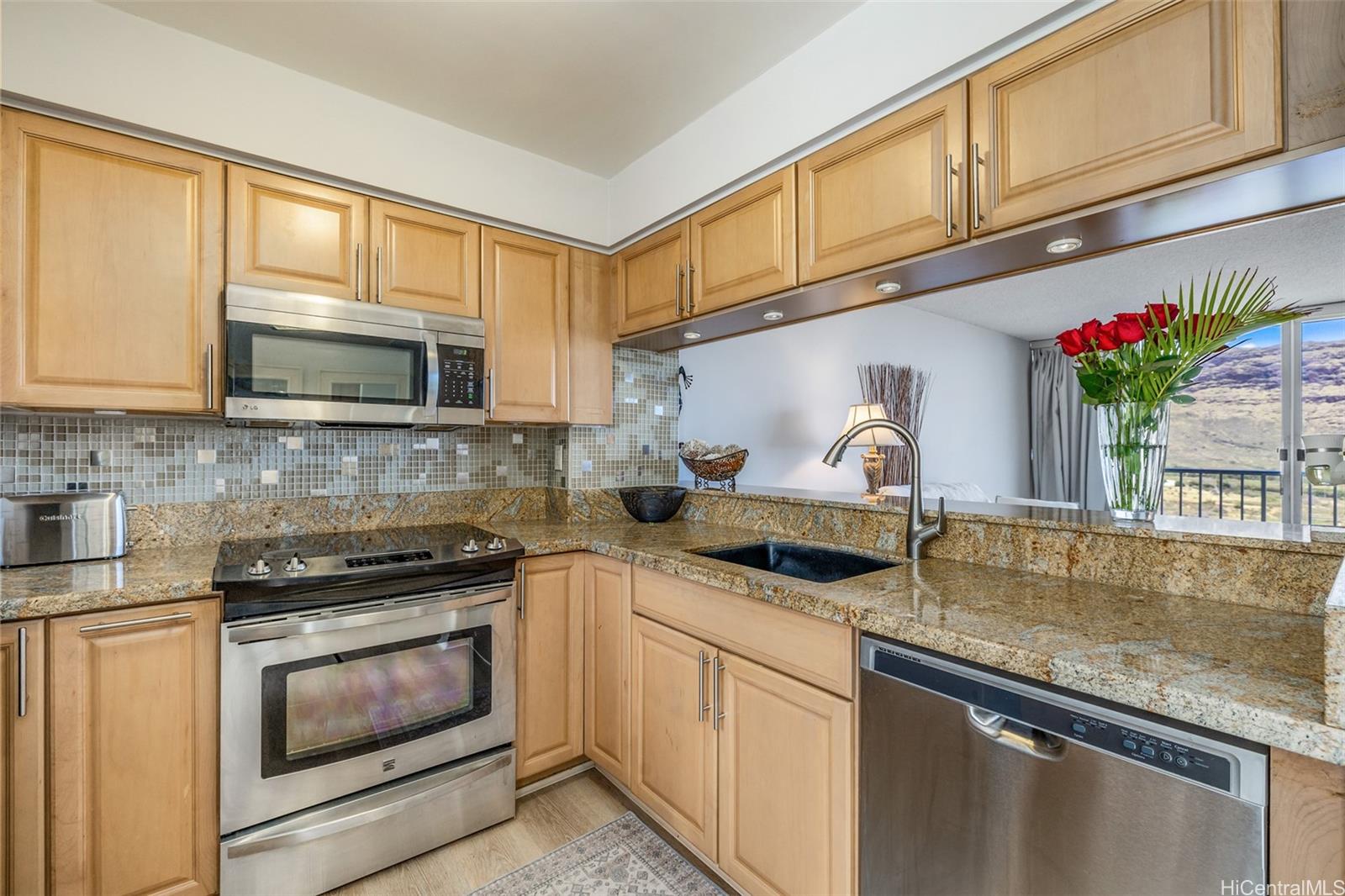 Makaha Valley Towers condo # B1605, Waianae, Hawaii - photo 6 of 25