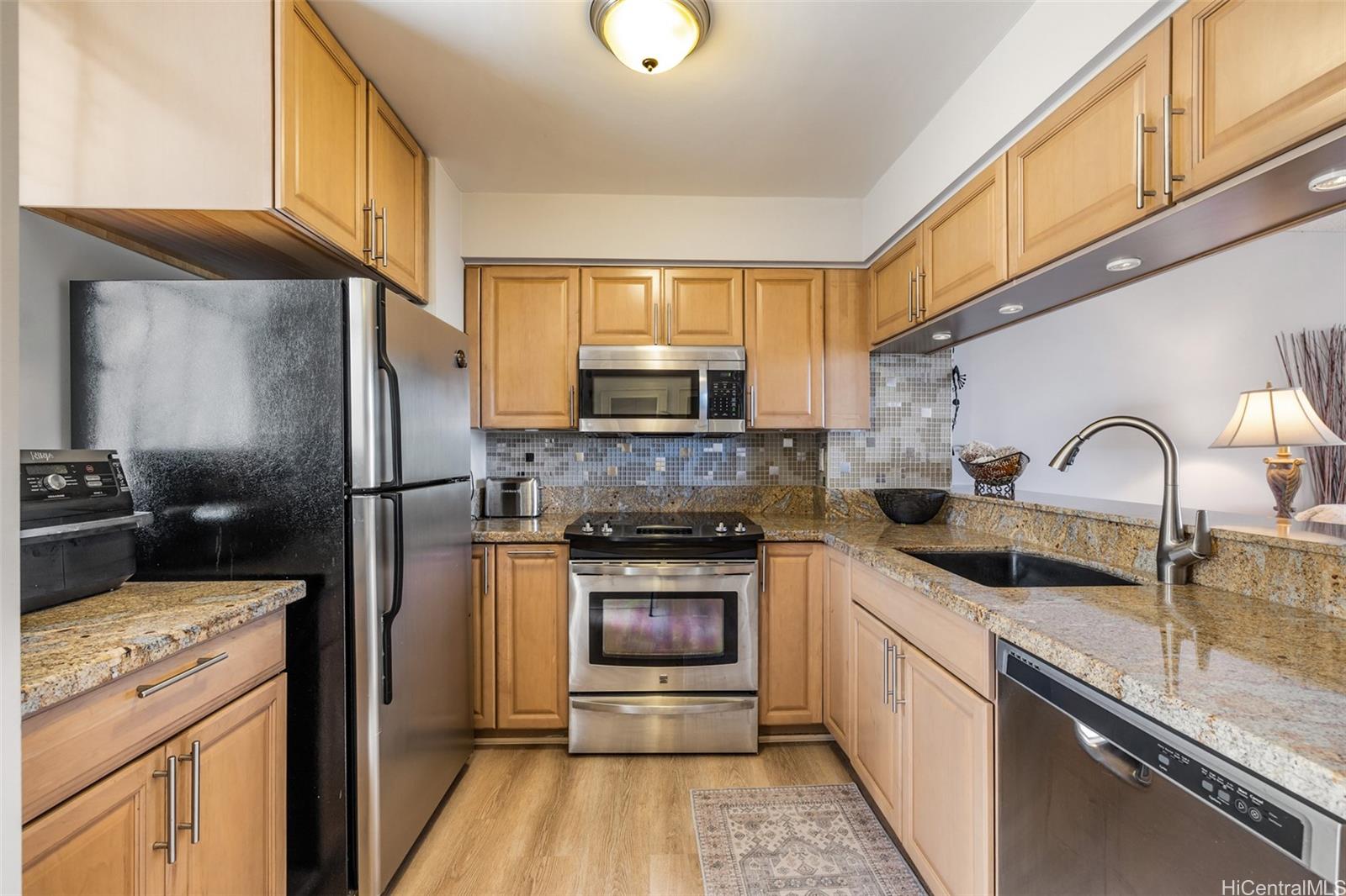 Makaha Valley Towers condo # B1605, Waianae, Hawaii - photo 7 of 25