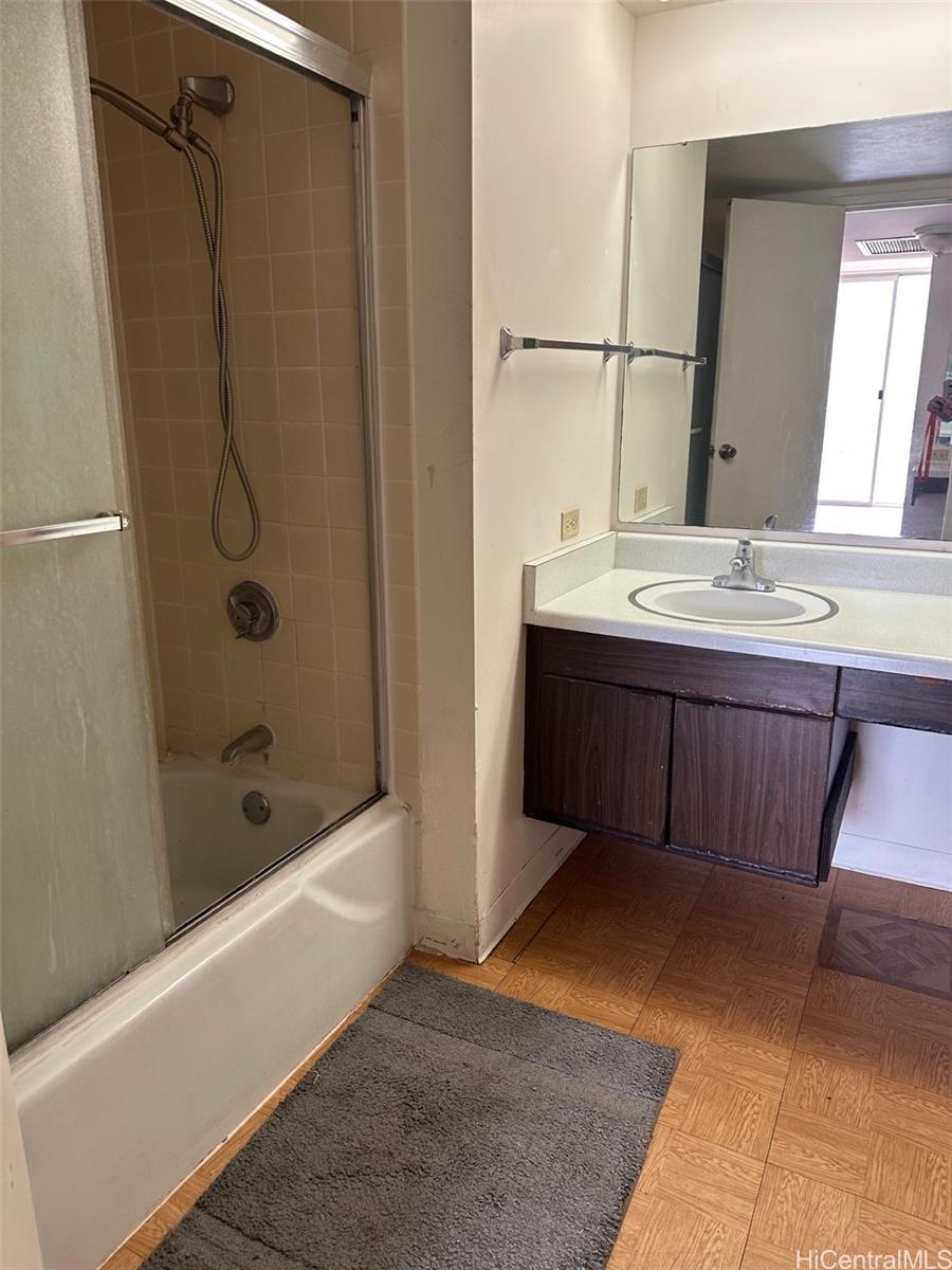 Makaha Valley Towers condo # B1606, Waianae, Hawaii - photo 7 of 15